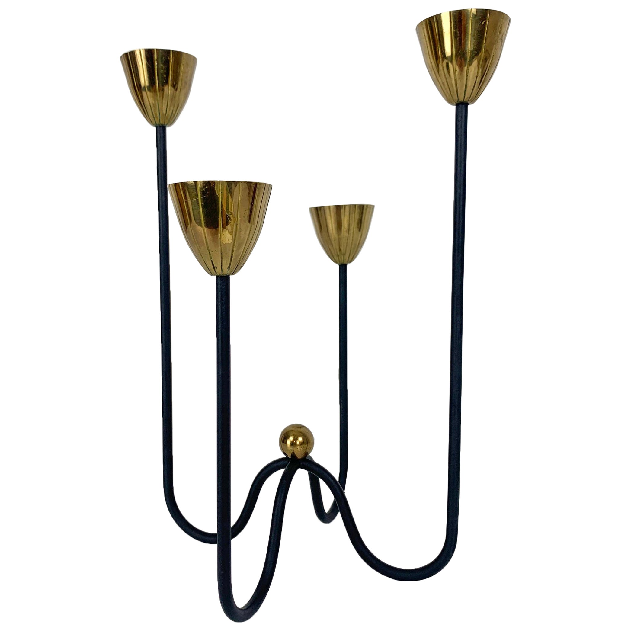 Candelabro de latón y metal de mediados de siglo Gunnar Ander Ystad Metall Suecia