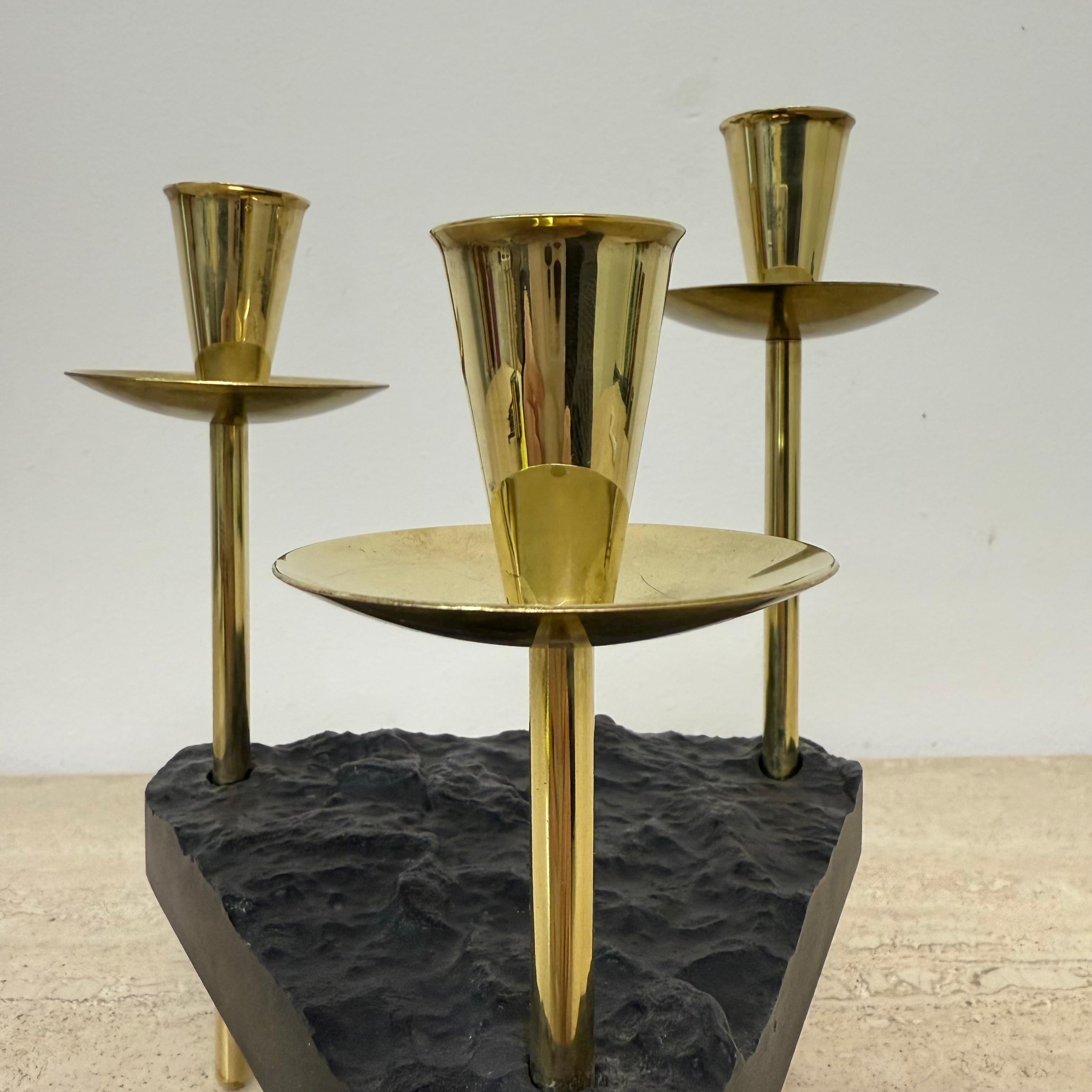 Portacandele di metà secolo in ottone e lucite, anni '70 in vendita 5