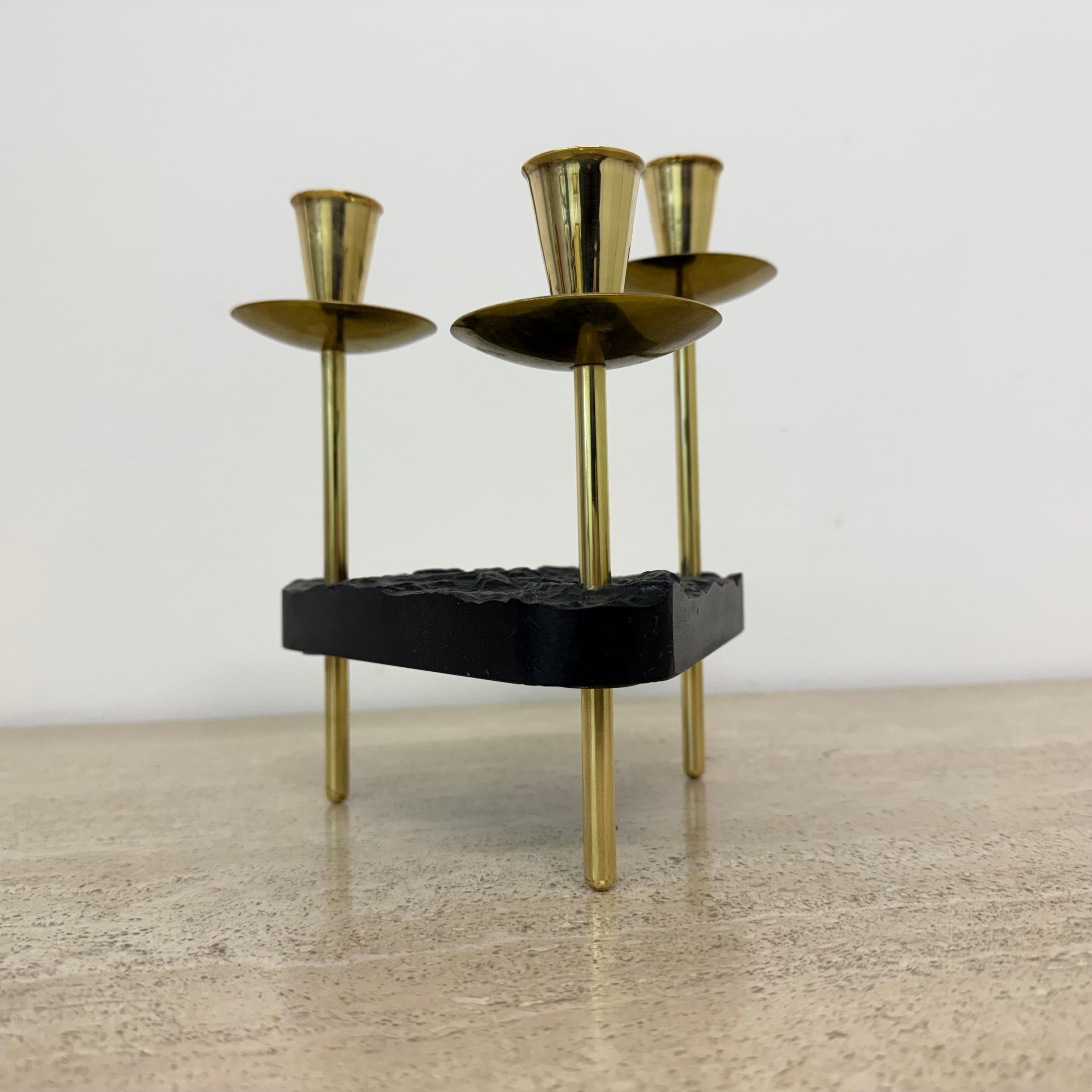 Portacandele di metà secolo in ottone e lucite, anni '70 in vendita 8