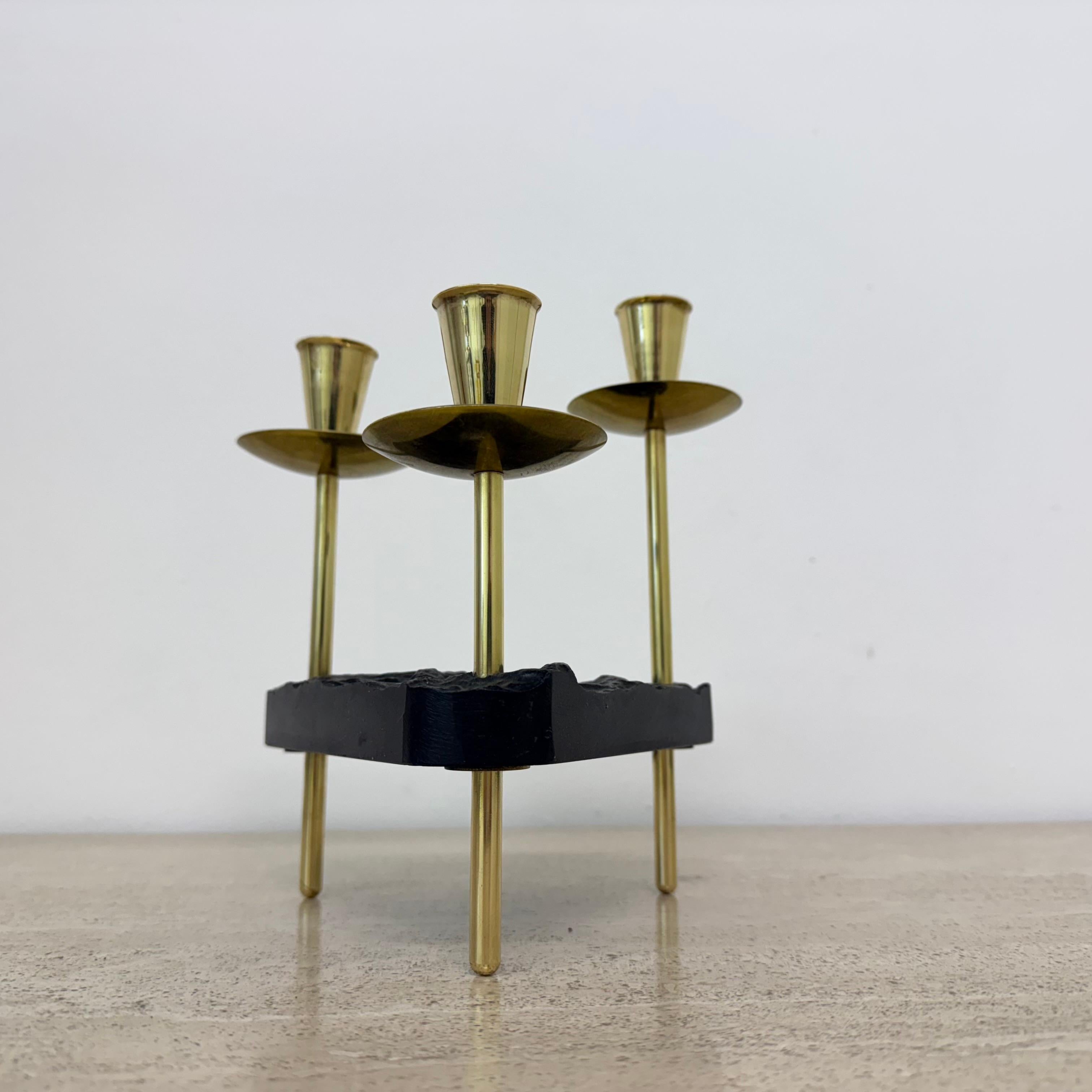 Portacandele di metà secolo in ottone e lucite, anni '70 in vendita 11