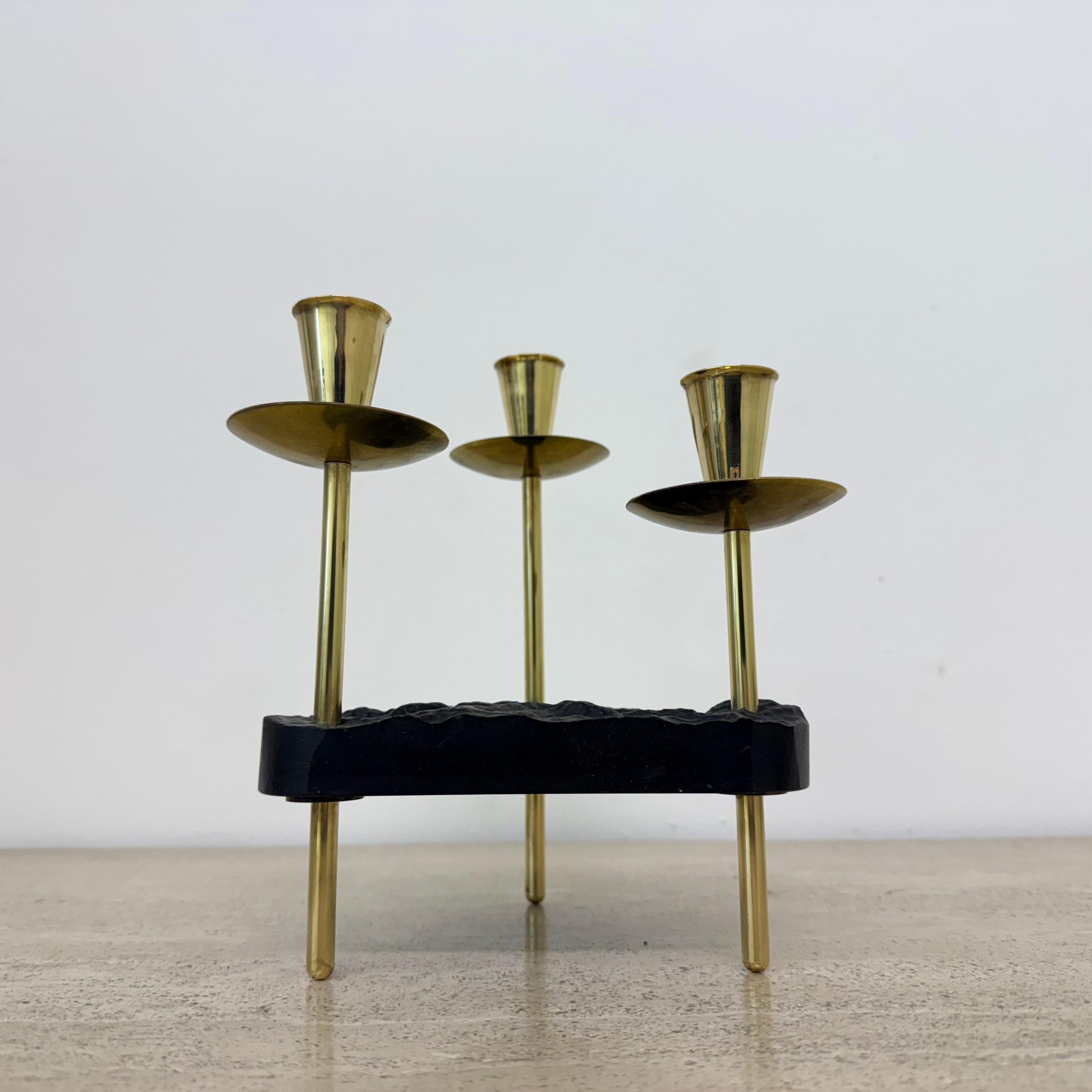 Portacandele di metà secolo in ottone e lucite, anni '70 in vendita 13
