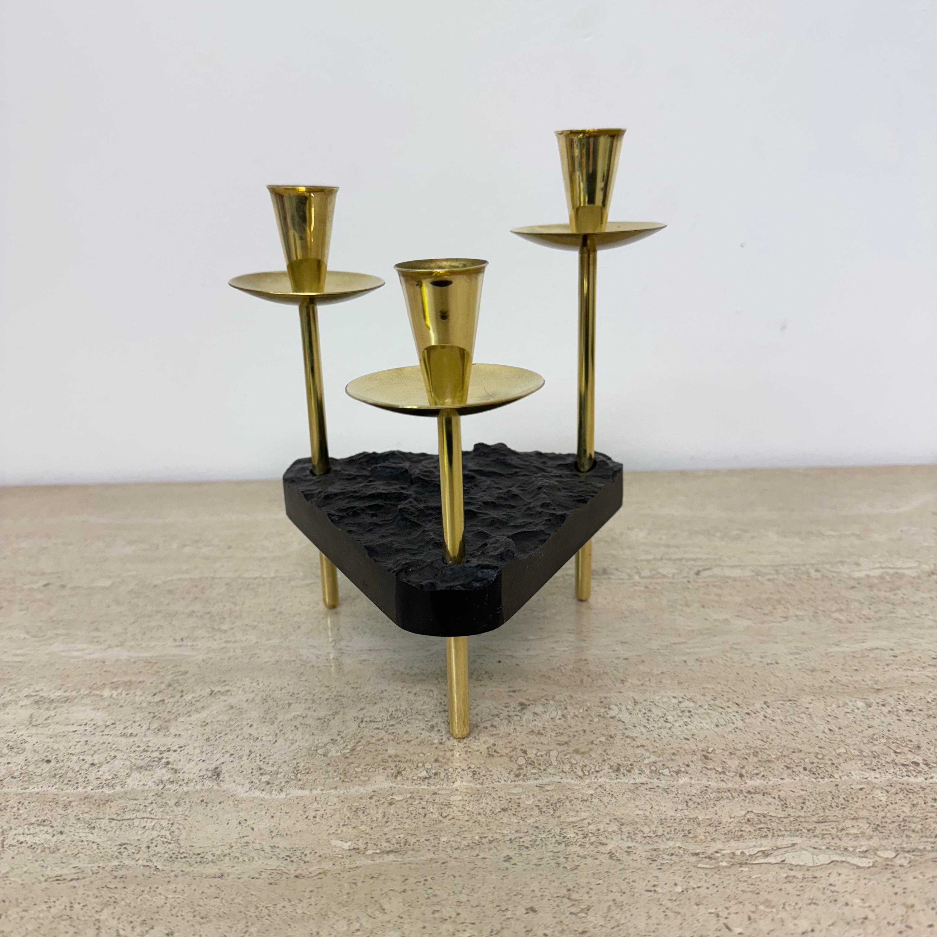 Portacandele di metà secolo in ottone e lucite, anni '70 in vendita 2