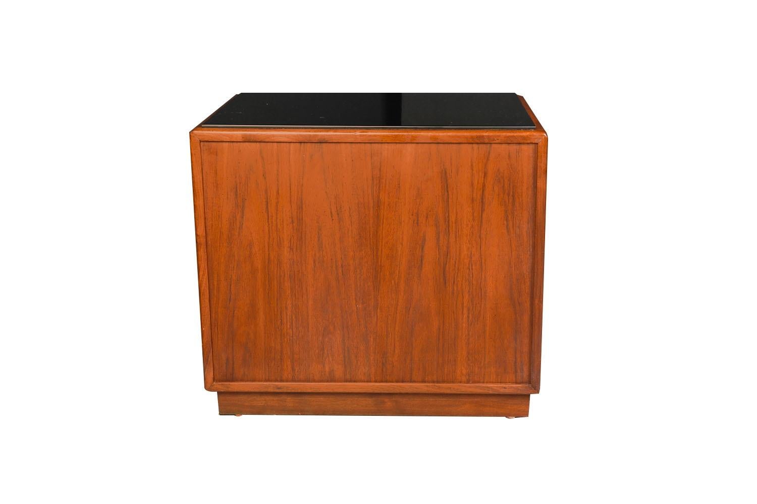 Mid-Century Cane Cabinet Table Nightstand Lane Furniture In Good Condition For Sale In Baltimore, MD