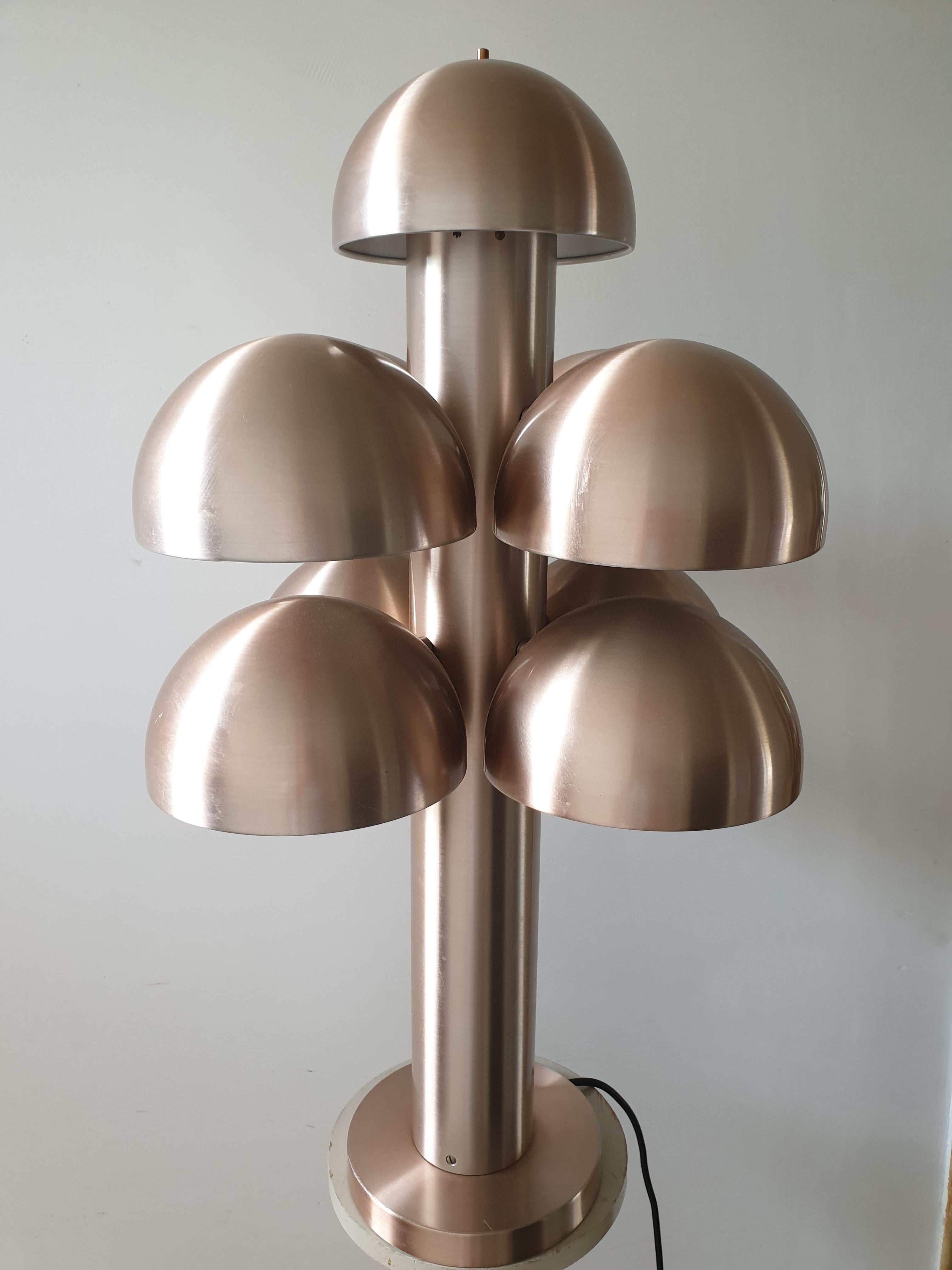 Ensemble de lampes de table ''Cantharel'' conçues par Maija Liisa Komulainen pour RAAK Amsterdam, circa 1970. 

Le nom de la lampe fait référence au champignon 