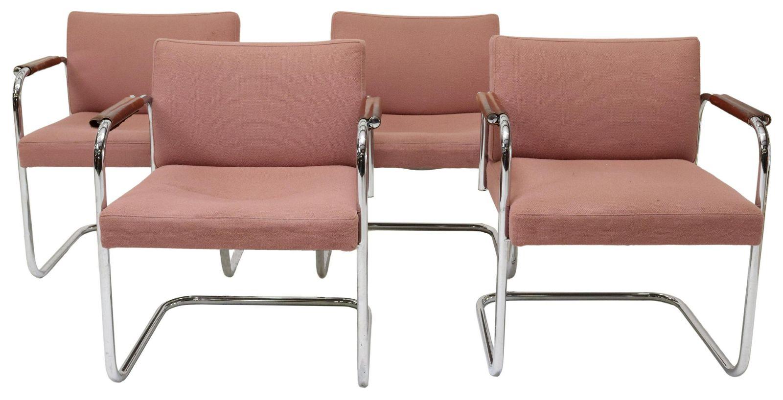 Poltrone a sbalzo in acciaio cromato di metà secolo, stile Mies Van Der Rohe in vendita 1