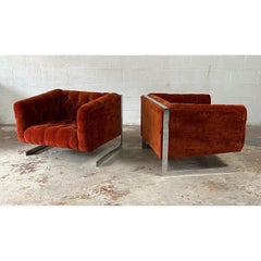 Pareja de tumbonas voladizas de mediados de siglo al estilo de Milo Baughman