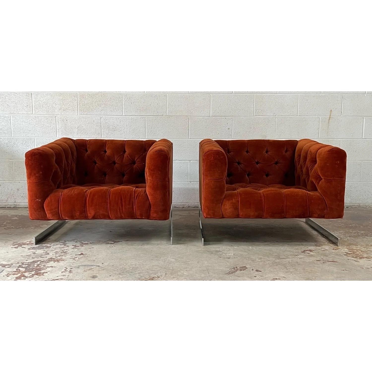 Mid-Century Modern Paire de chaises longues en porte-à-faux du milieu du siècle dans le style de Milo Baughman en vente