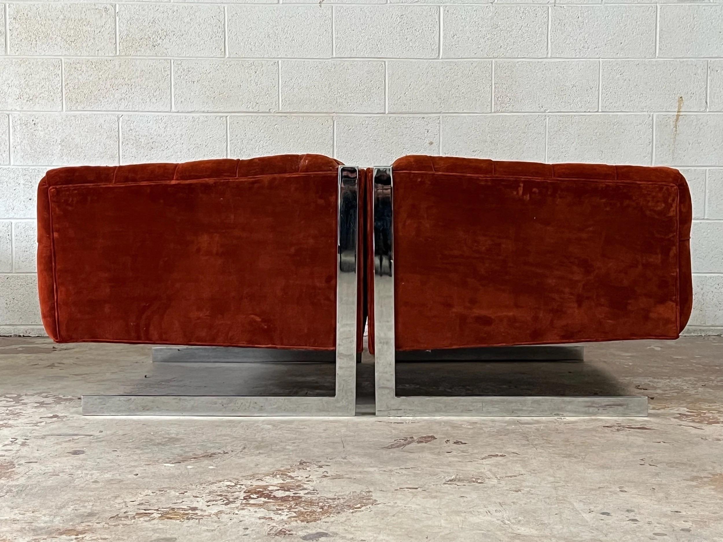 Paire de chaises longues en porte-à-faux du milieu du siècle dans le style de Milo Baughman en vente 2