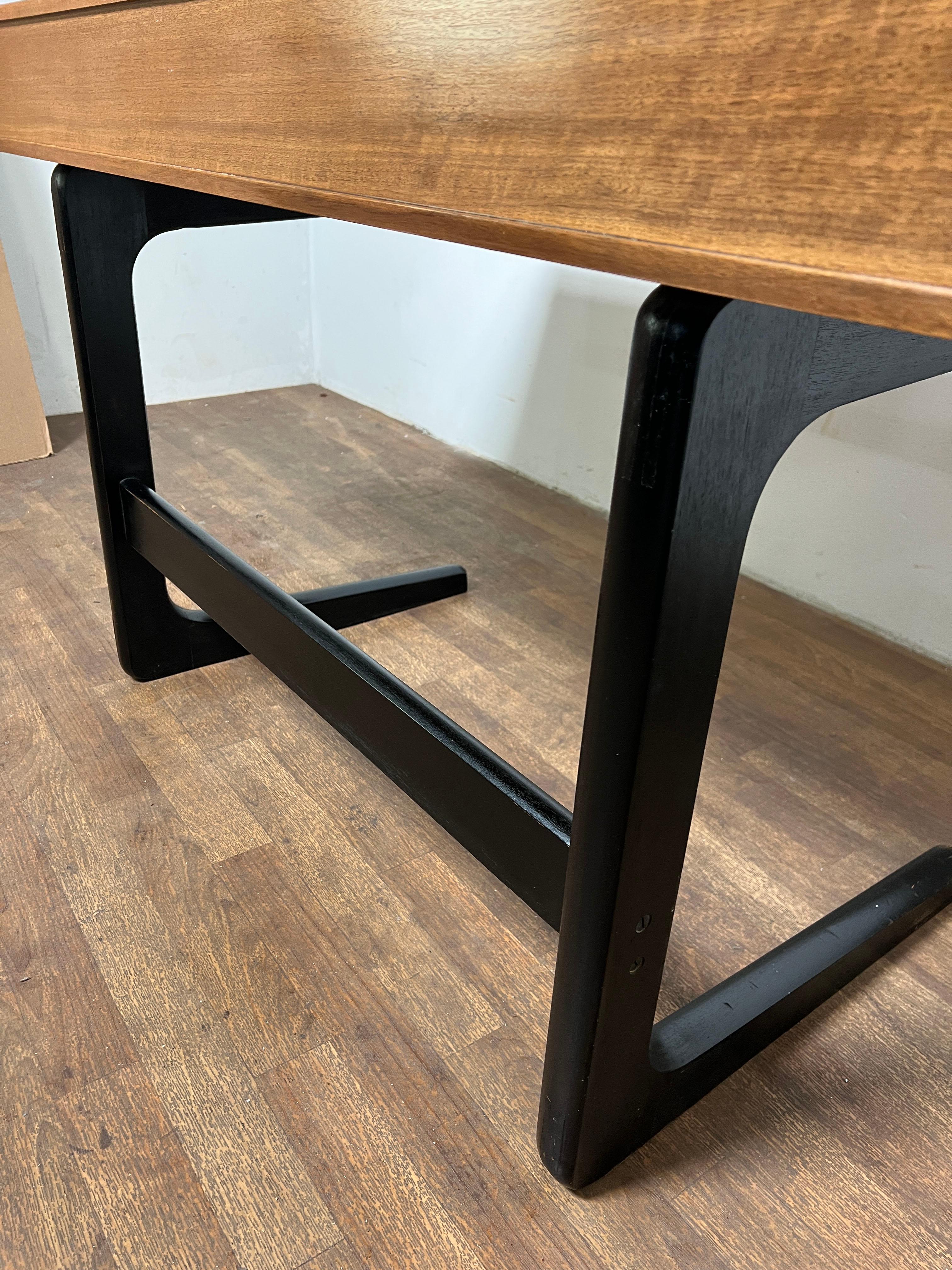 Bureau en teck cantilever à la manière de Kai Kristiansen, vers les années 1960 en vente 5
