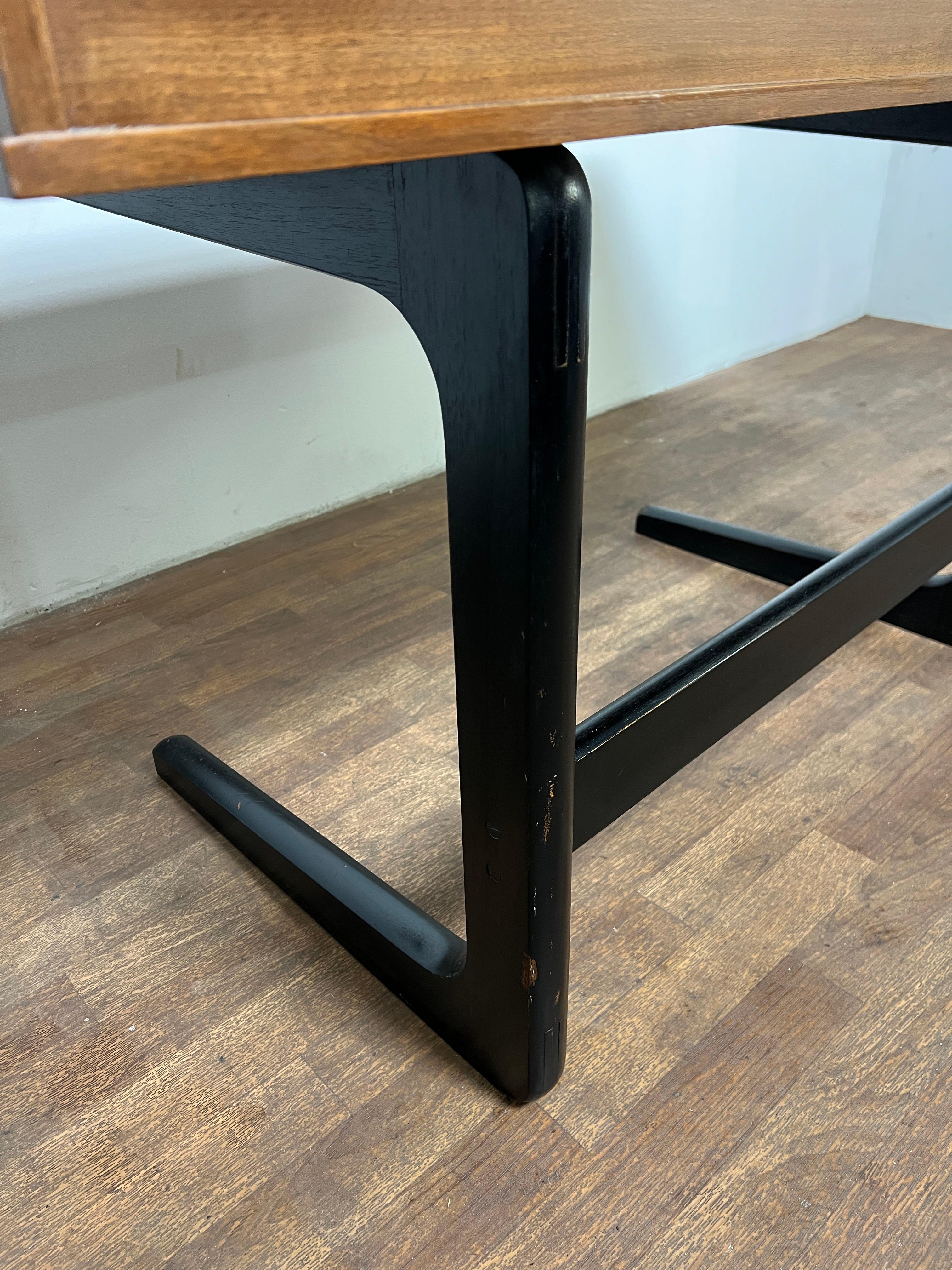 Bureau en teck cantilever à la manière de Kai Kristiansen, vers les années 1960 en vente 6