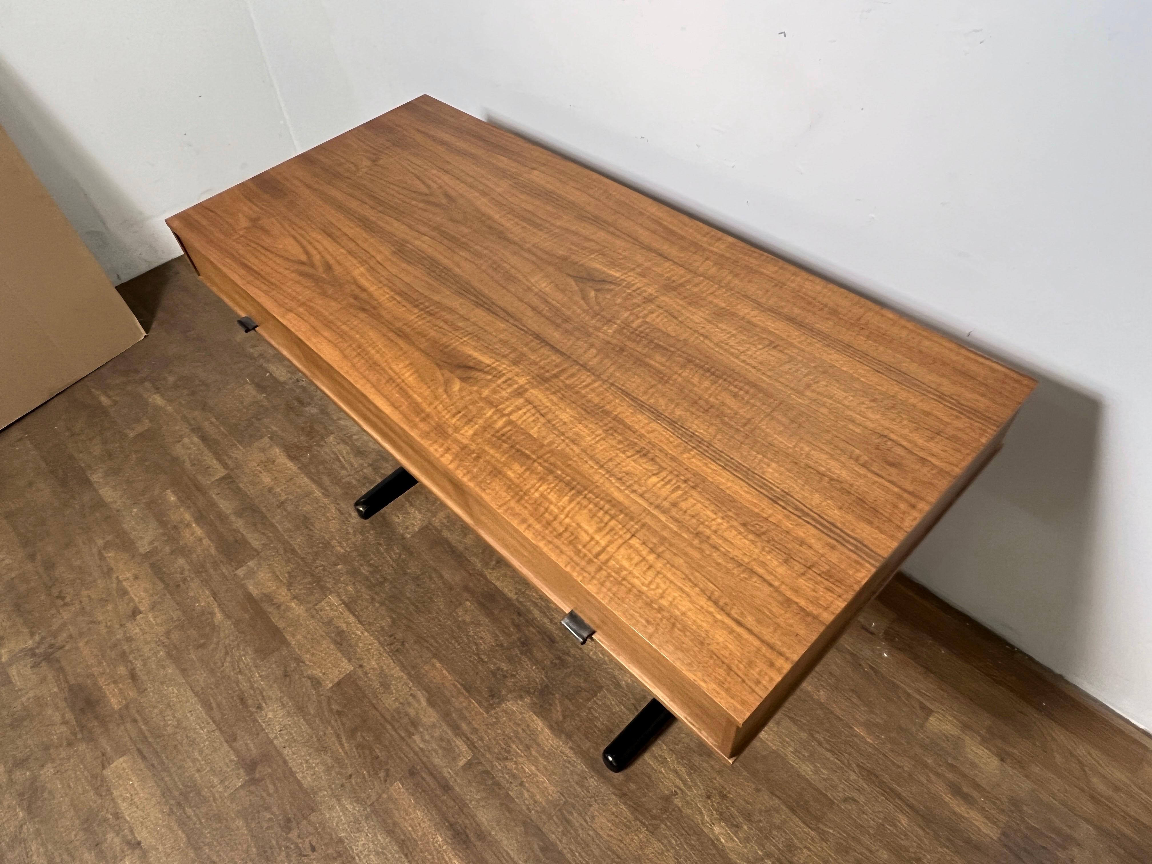 Mid-Century Modern Bureau en teck cantilever à la manière de Kai Kristiansen, vers les années 1960 en vente