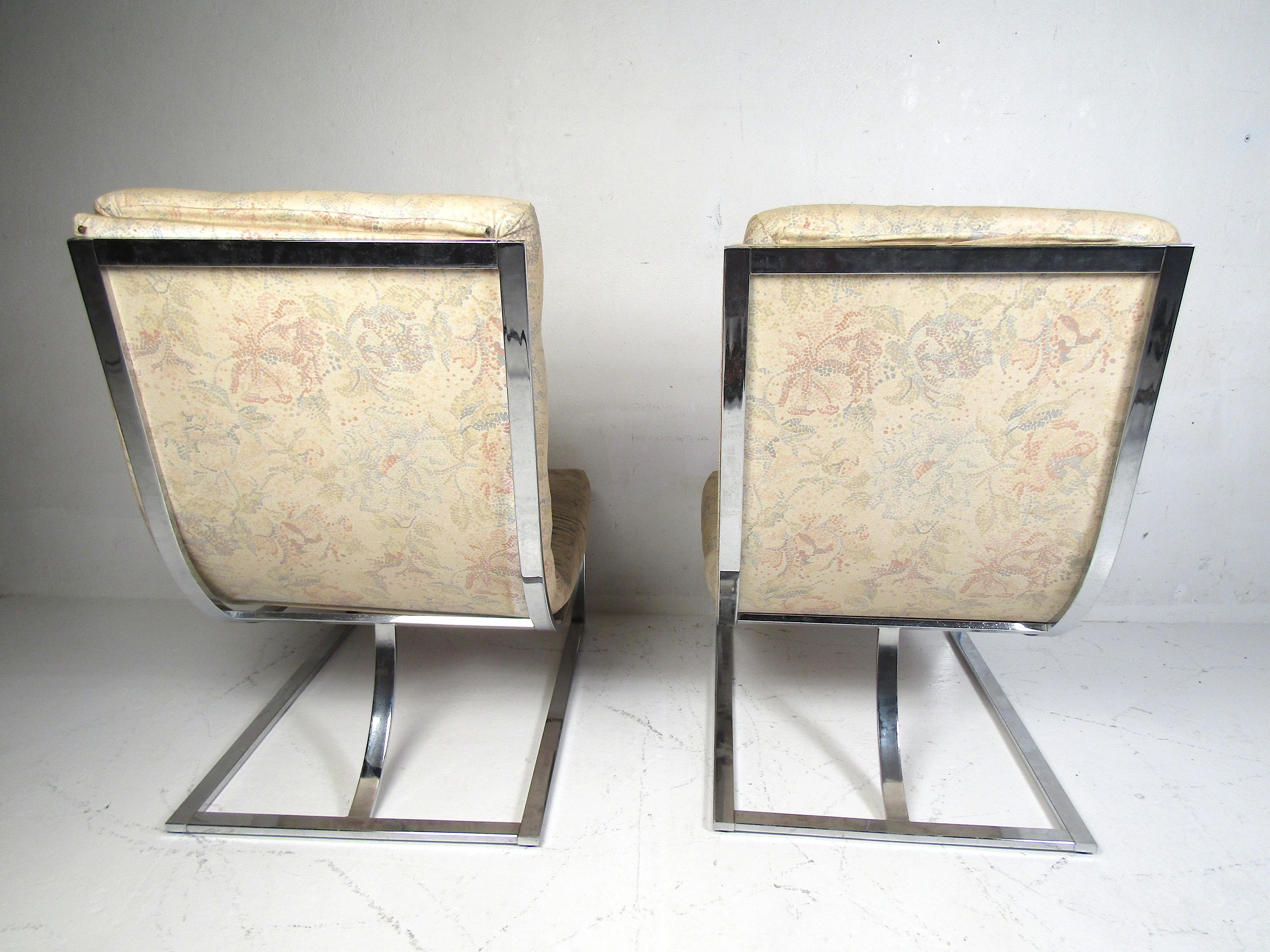 Midcentury Cantilevered Scoop Chairs, a Pair In Good Condition For Sale In Brooklyn, NY