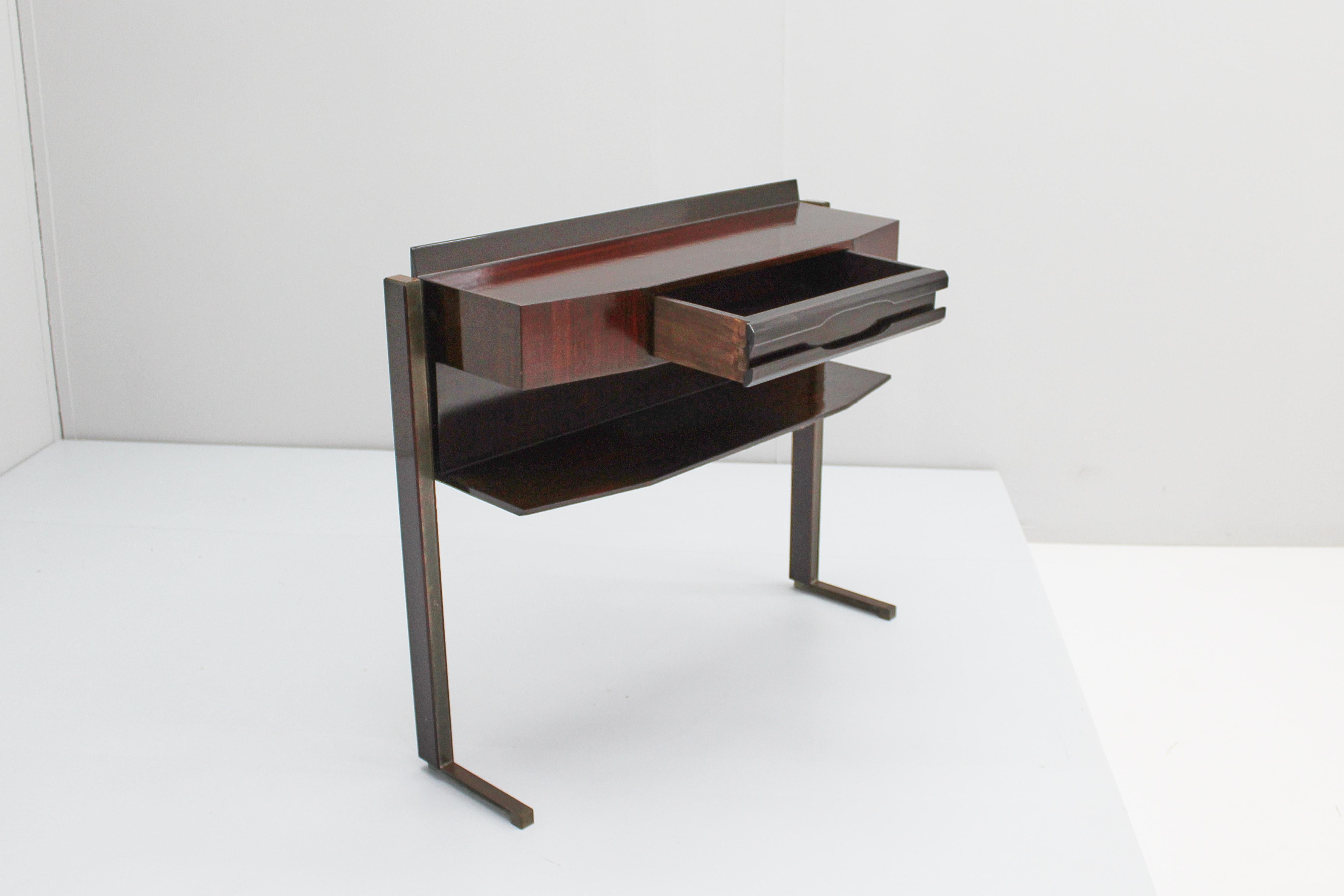 Console du milieu du siècle Cantù Design/One en bois foncé et laiton Italie années 1950 en vente 1