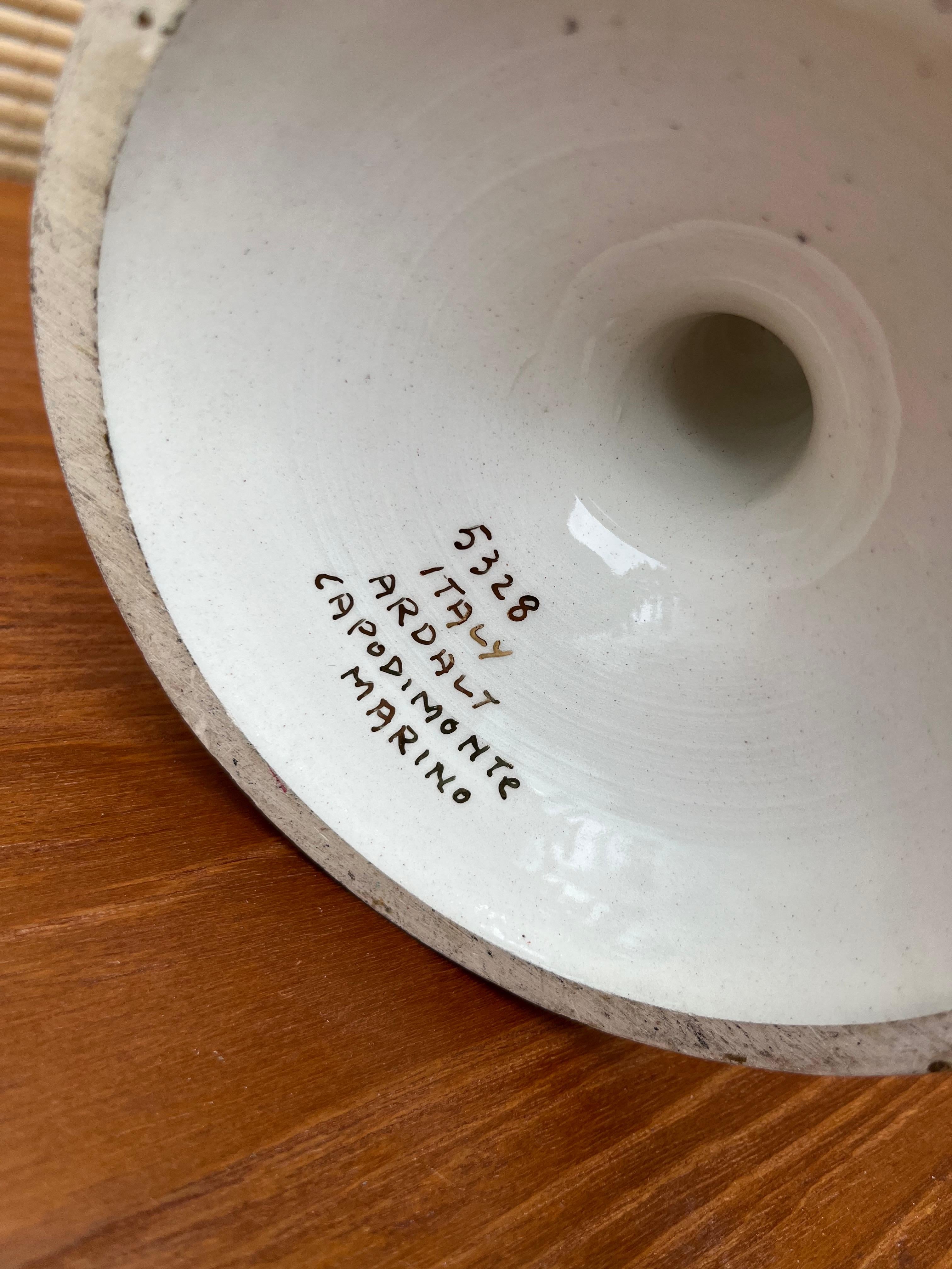 Mid-Century Capodimonte Porcelain Cherubs Vase Circa 1960s  In Good Condition For Sale In Miami, FL