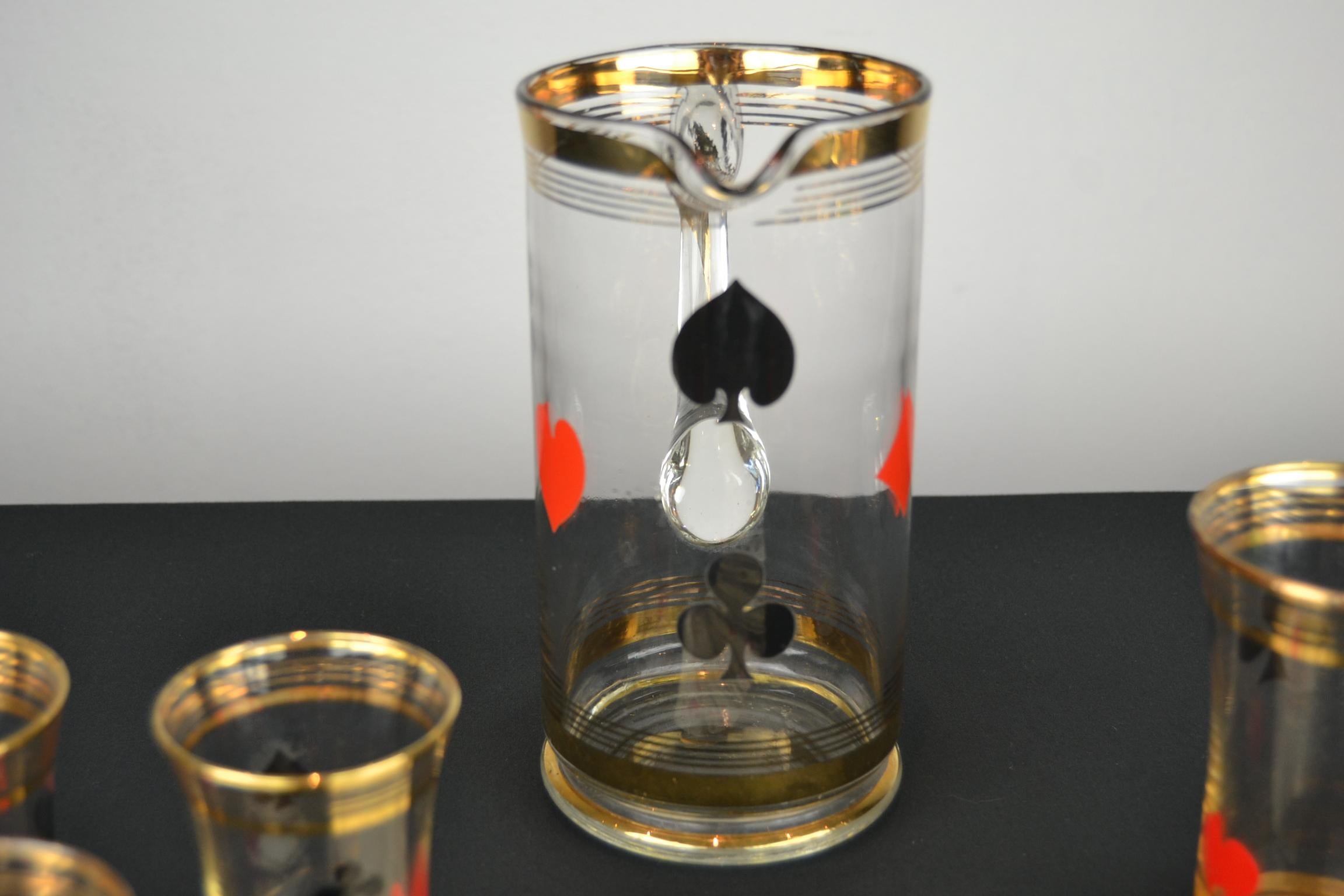 Midcentury Card Game Decanter Set, Carafe with 12 Glasses In Good Condition In Retie, BE
