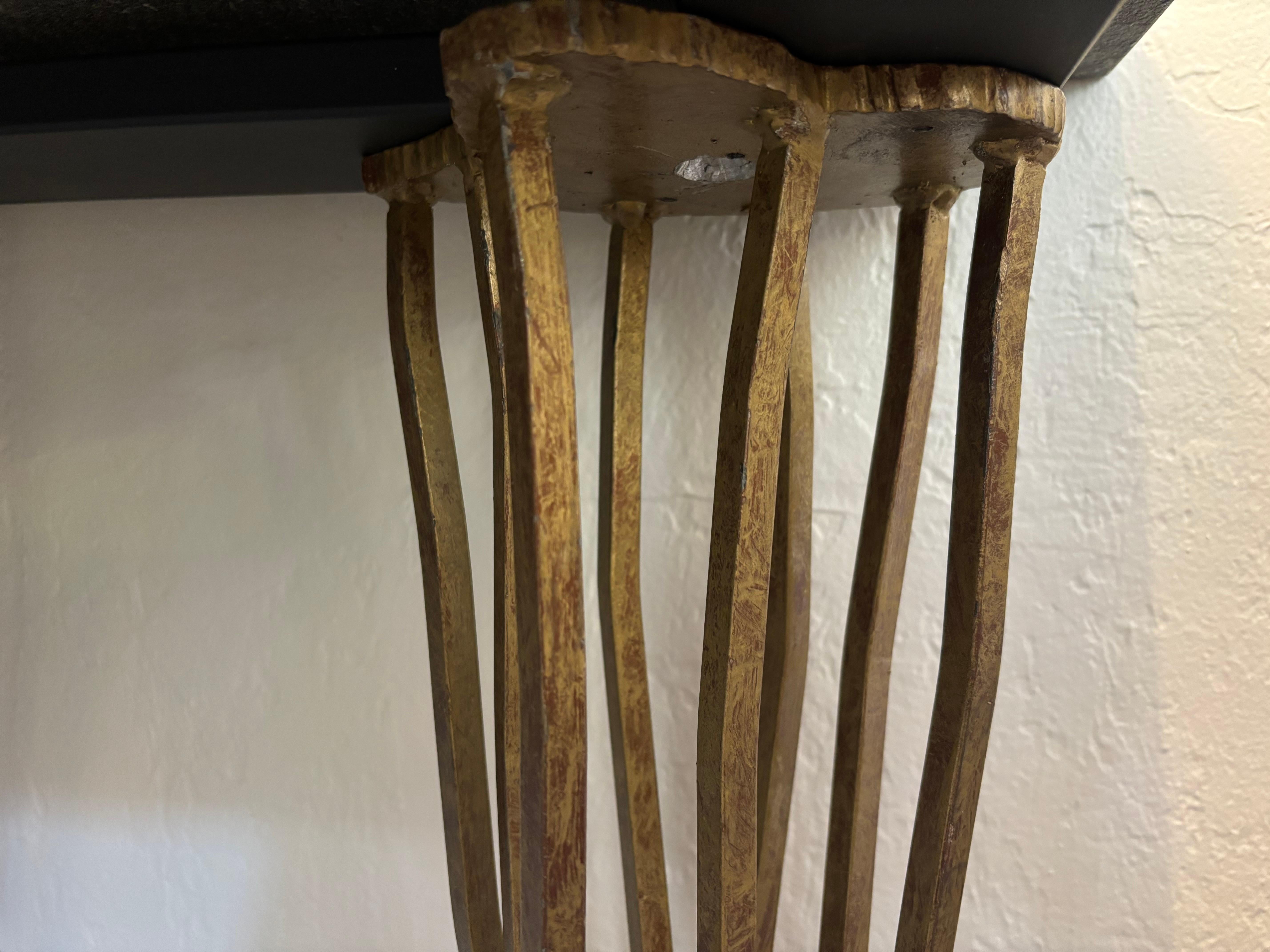 Mid Century Cardoso Konsole mit Steinplatte und Messingbeinen, Italien 1970er Jahre im Zustand „Gut“ im Angebot in Aspen, CO