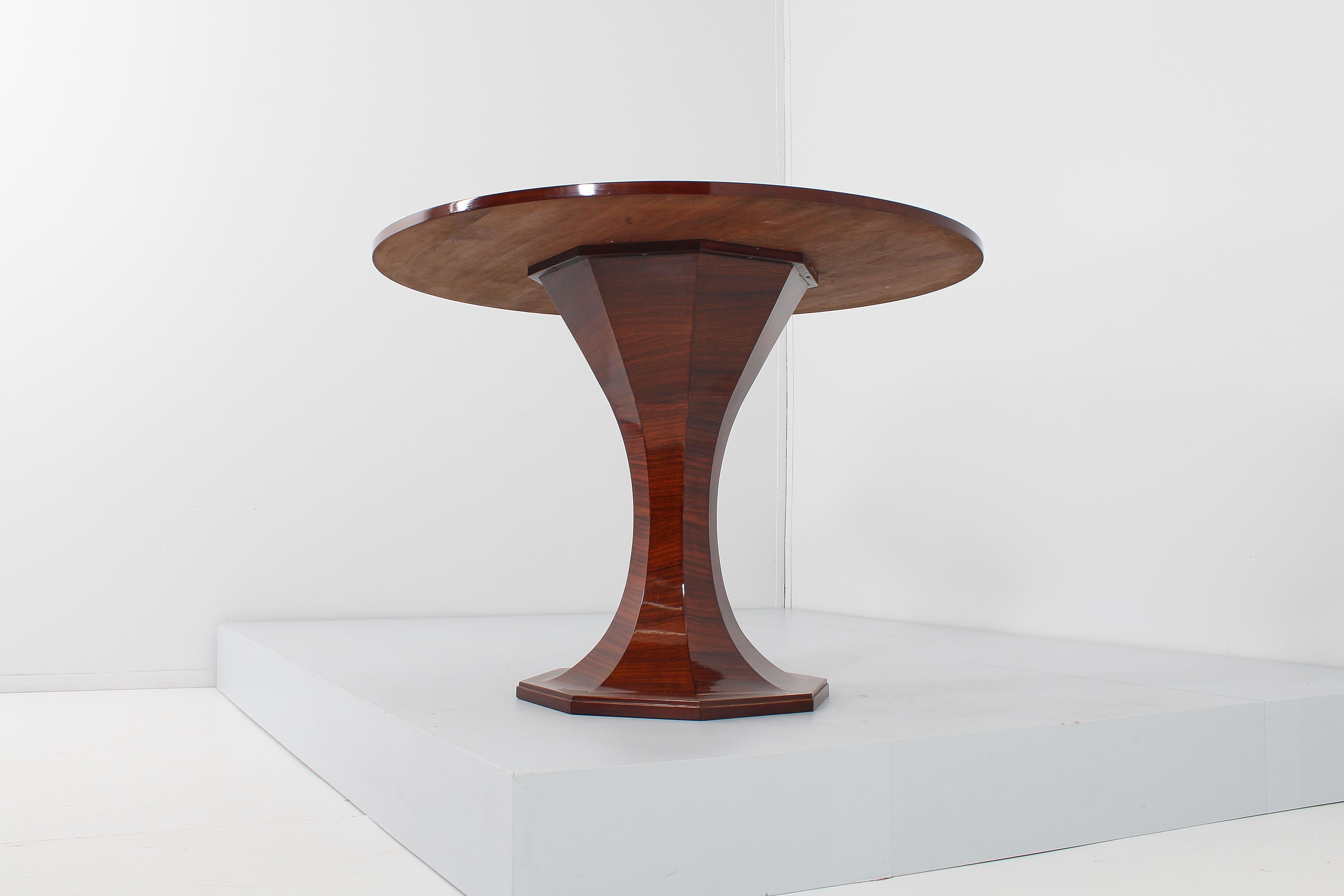 Carlo De Carli, runder Holztisch mit achteckigem Sockel aus der Mitte des Jahrhunderts, Italien 50er Jahre (Italienisch) im Angebot