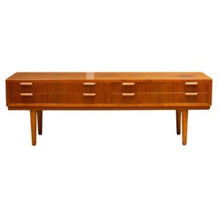 Mitte des Jahrhunderts Carlo Jensen für Hundeva Low Credenza C.1960