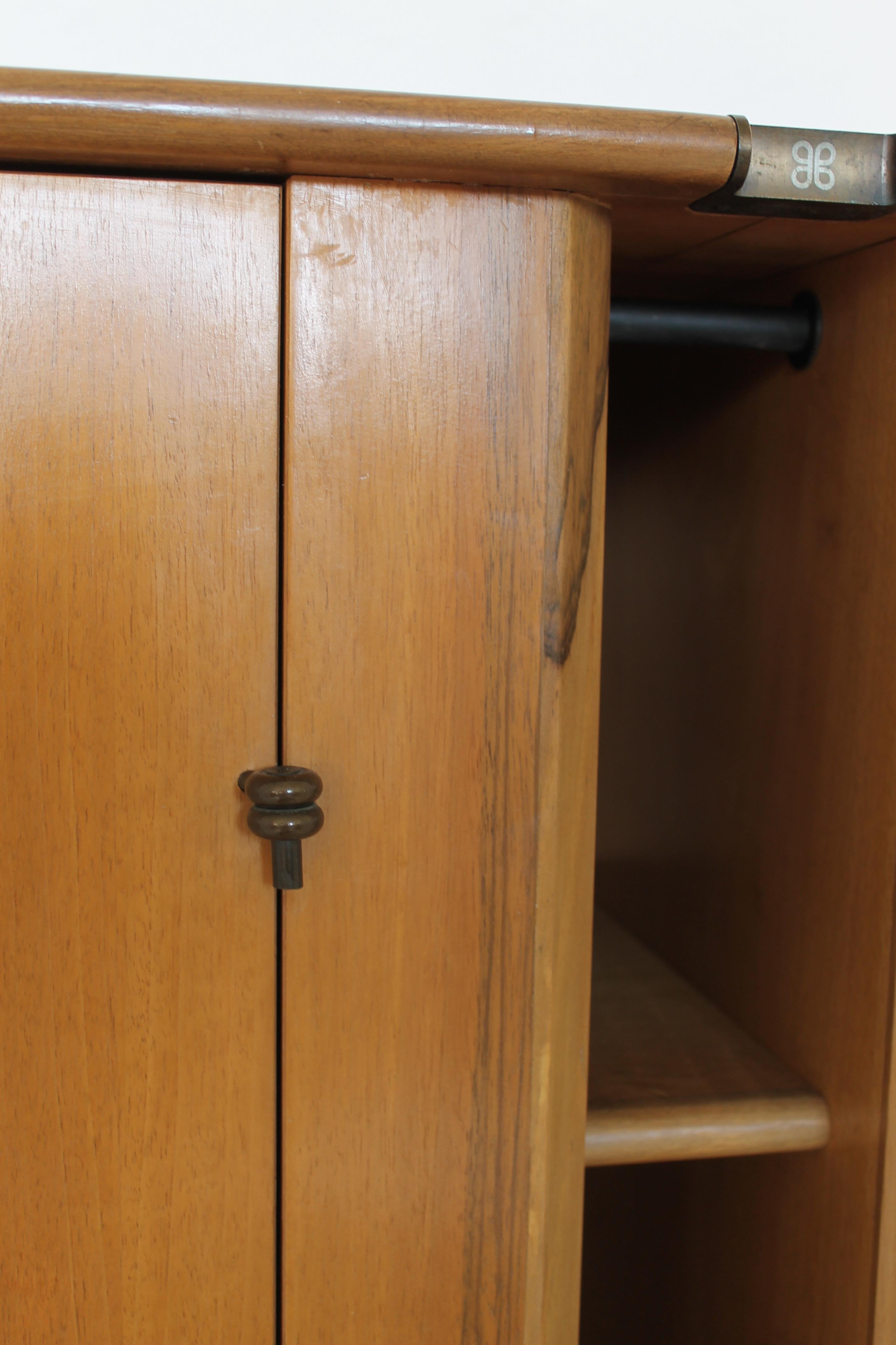 Midcentury Carlo Scarpa Natural Walnut and Brass Italian Sideboard, Bernini 1977 6