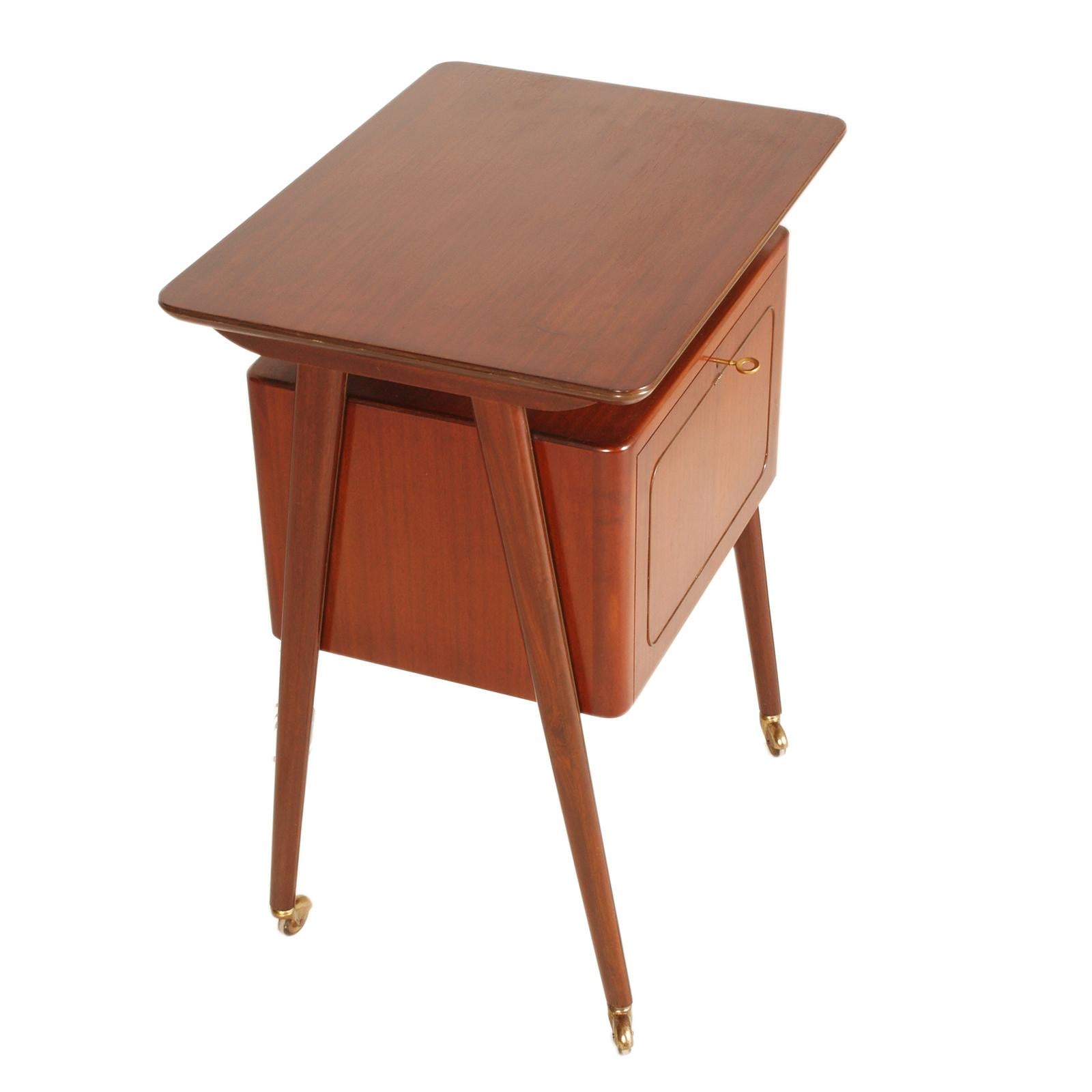 Mid Century modern Bar Cart by MIM Roma attributed to designer Ico Parisi in teak with brass edging Interior lined with two-tone Formica and mirror.


MIM Roma

Era l'ottobre del 1958 quando il ventottenne Ennio Fazioli apre in largo dei Lombardi a
