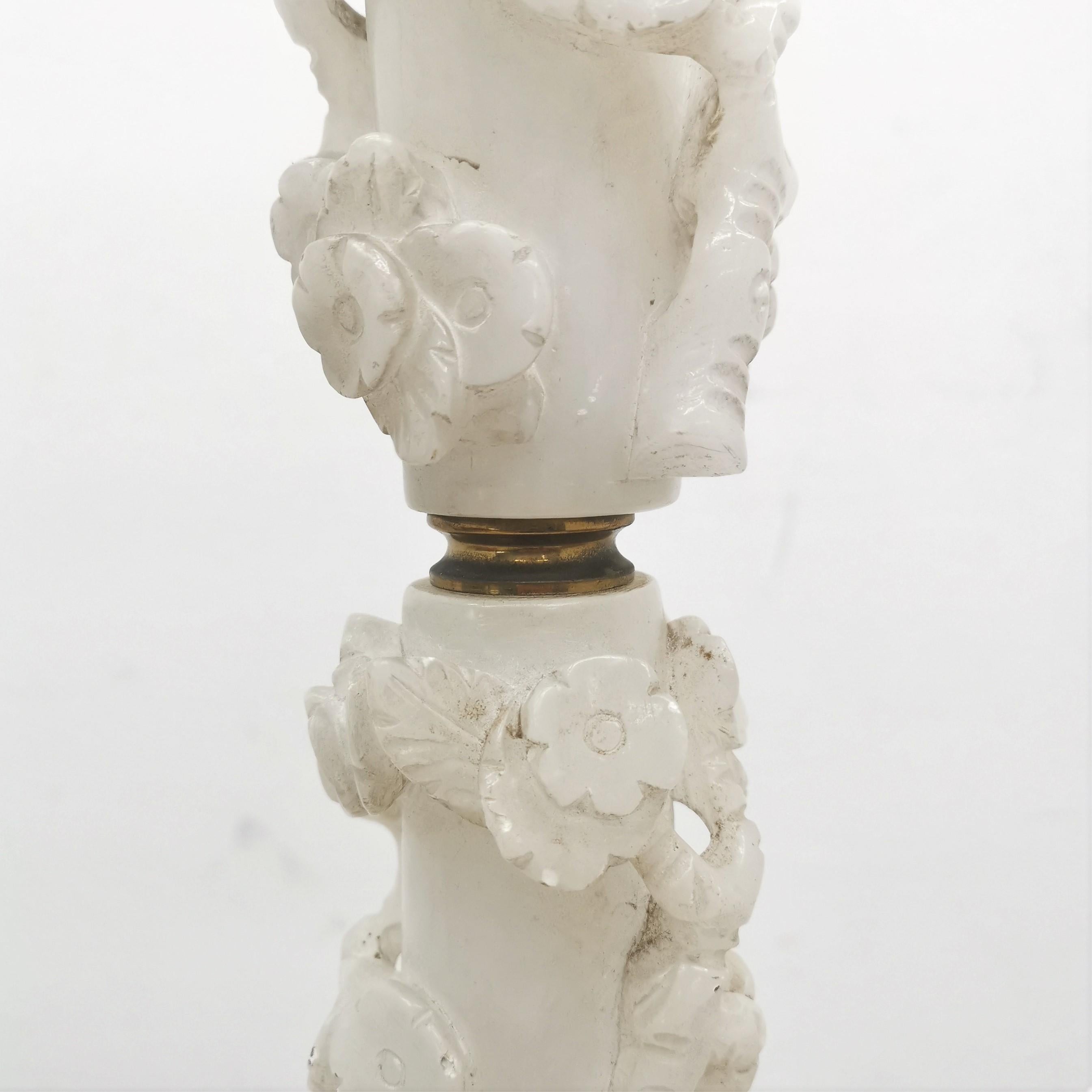 Mid-Century Carved Alabaster and Brass Floor Lamp, 50s, Italy In Good Condition In Palermo, IT