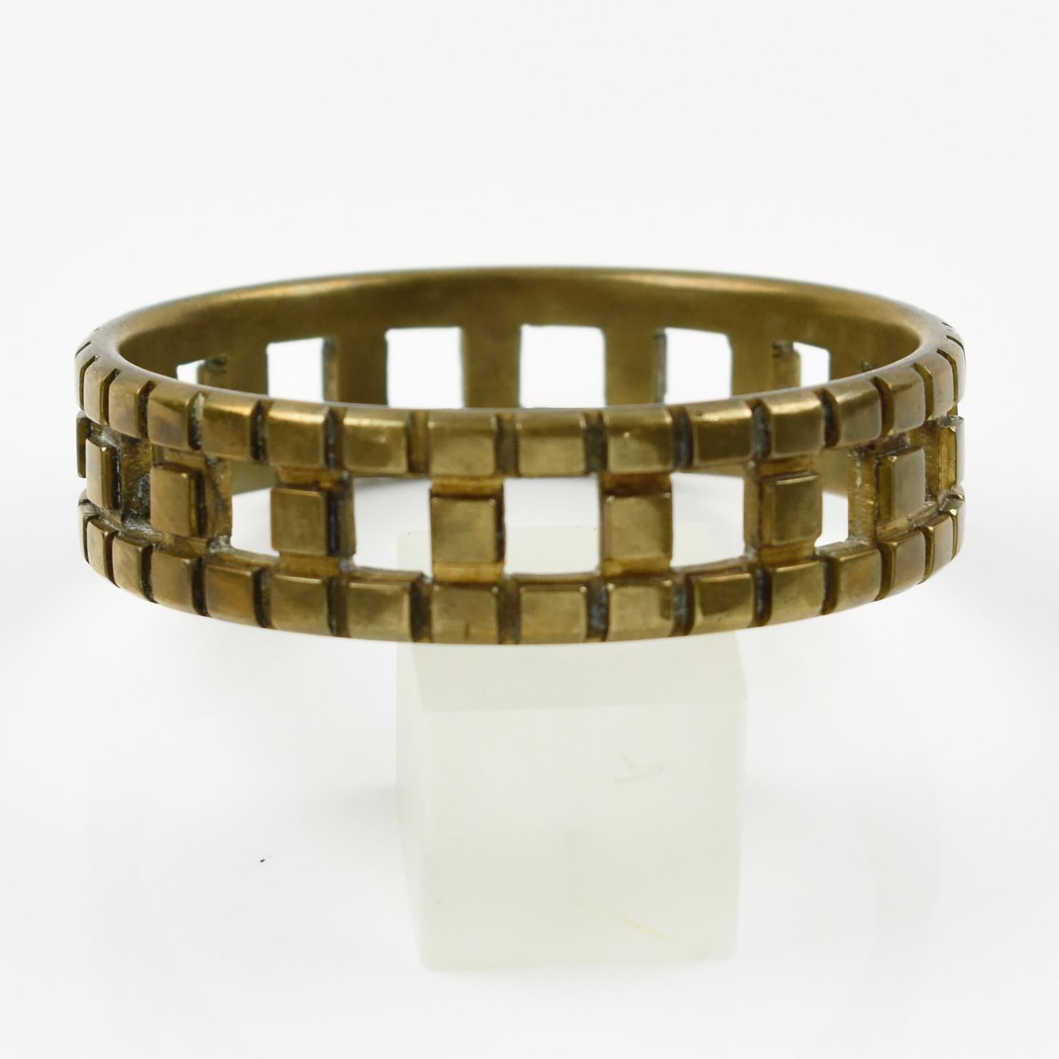 Bracciale Bangle in bronzo intagliato di metà secolo In condizioni ottime in vendita a Atlanta, GA