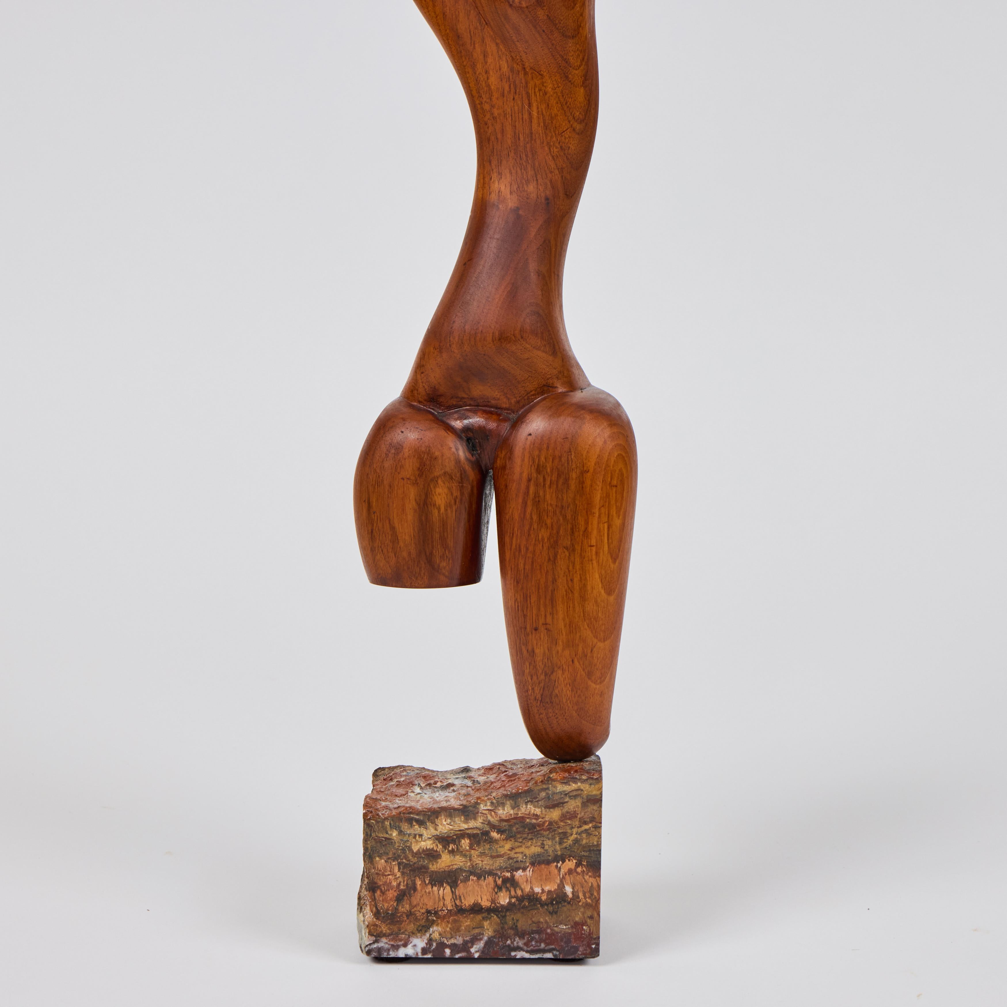 Mujer de mediados de siglo tallada en madera  Escultura de figuras Tallado en venta