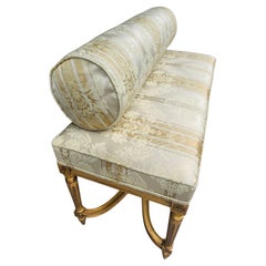 Asiento de Banco Estilo Francés Tallado Dorado Mediados de Siglo con Cojín Enrollado by Karges