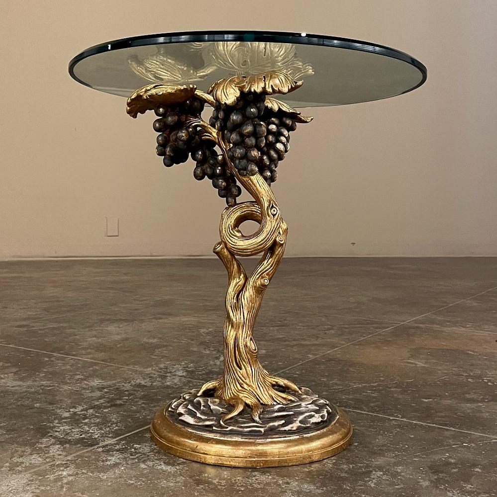 Table de lampe en bois doré sculpté et verre du milieu du siècle en vente 2