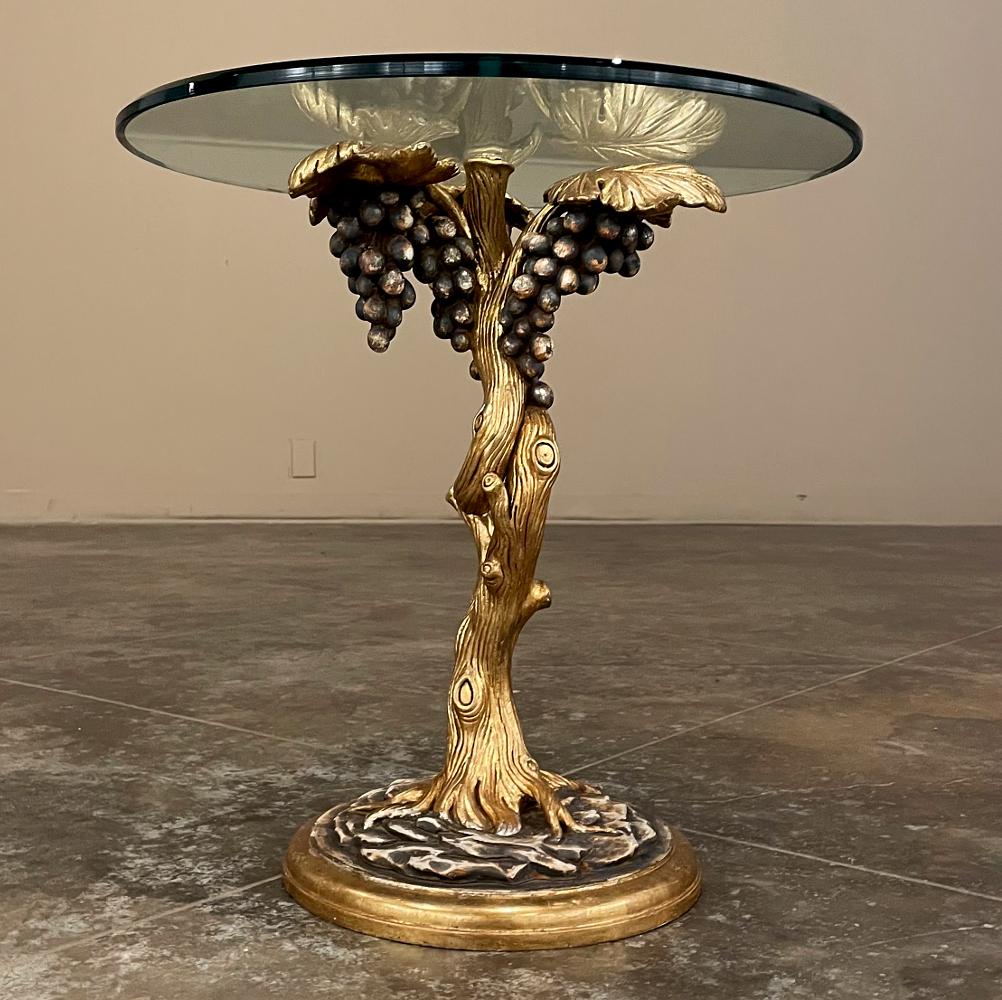 Table de lampe en bois doré sculpté et verre du milieu du siècle en vente 3