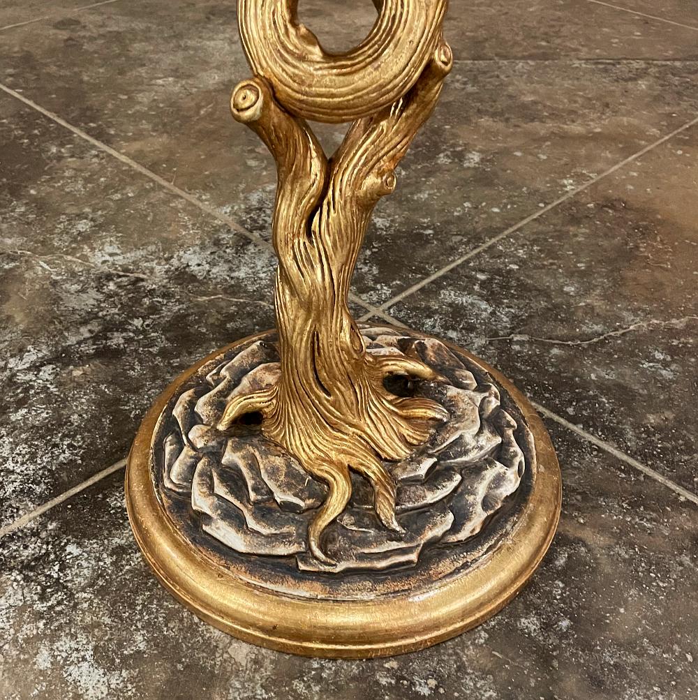 Table de lampe en bois doré sculpté et verre du milieu du siècle en vente 5