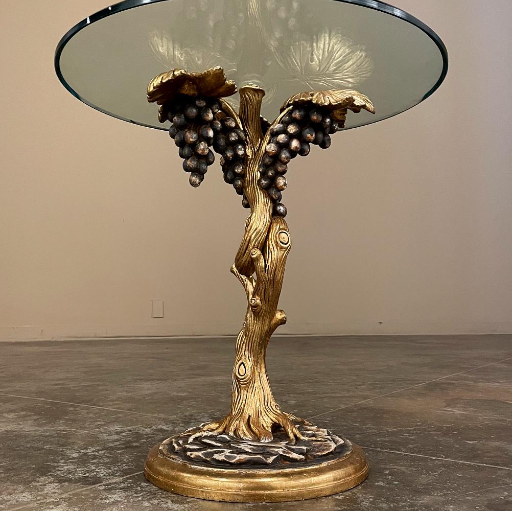 Table de lampe en bois doré sculpté et verre du milieu du siècle en vente 1