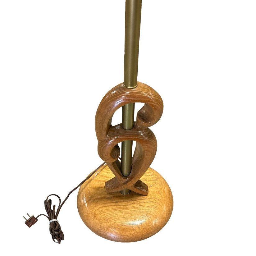 Skulpturale Stehlampe aus geschnitzter Eiche aus der Mitte des Jahrhunderts von Yasha Heifetz (amerikanisch)