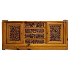 Buffet en pin sculpté du milieu du siècle, 1970