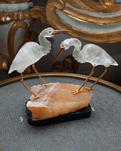 Paire de grues en cristal de roche sculpté du milieu du siècle dernier avec base en calcite orange et marbre