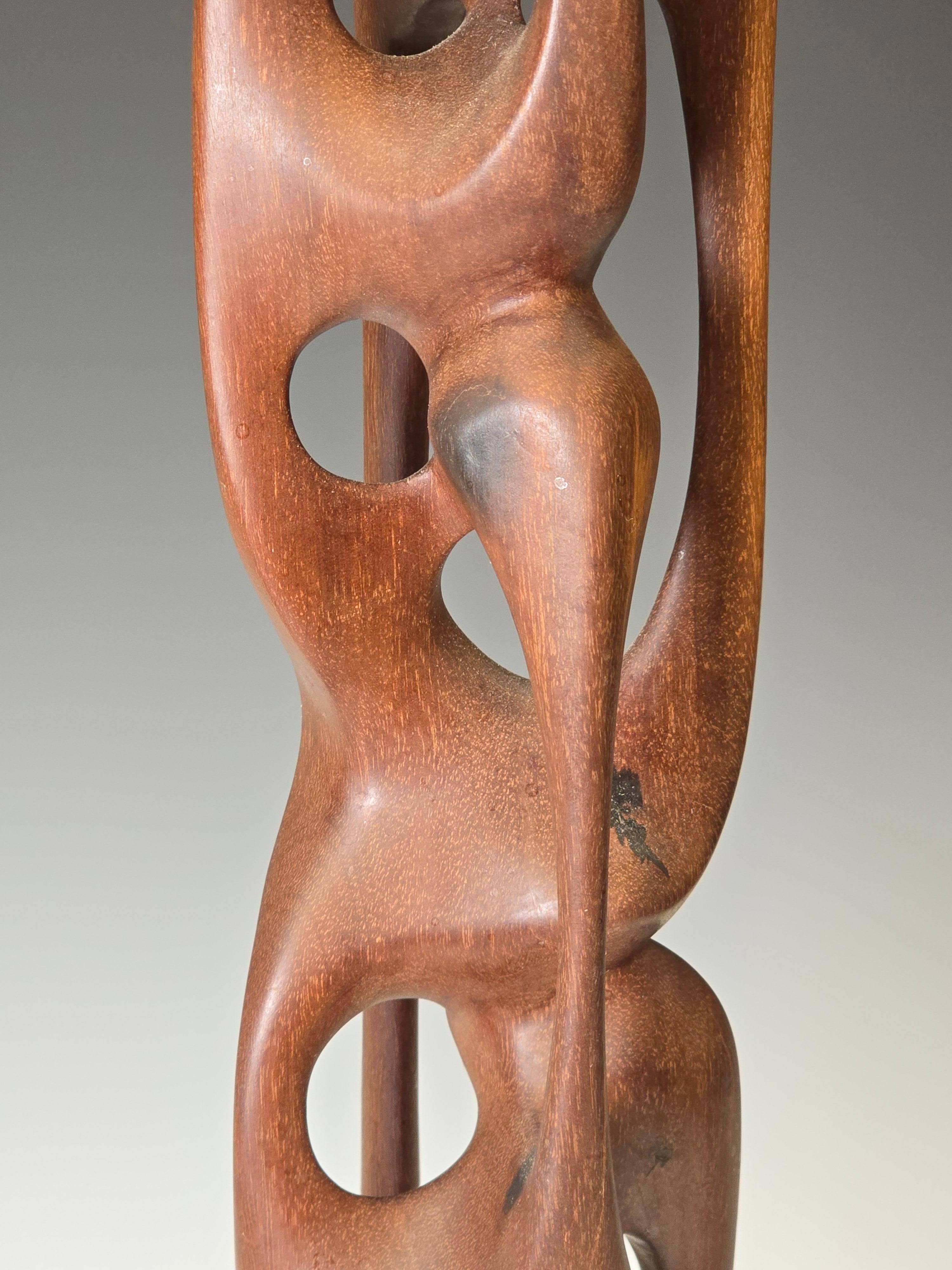 Legno Scultura astratta in palissandro intagliato di metà secolo in vendita