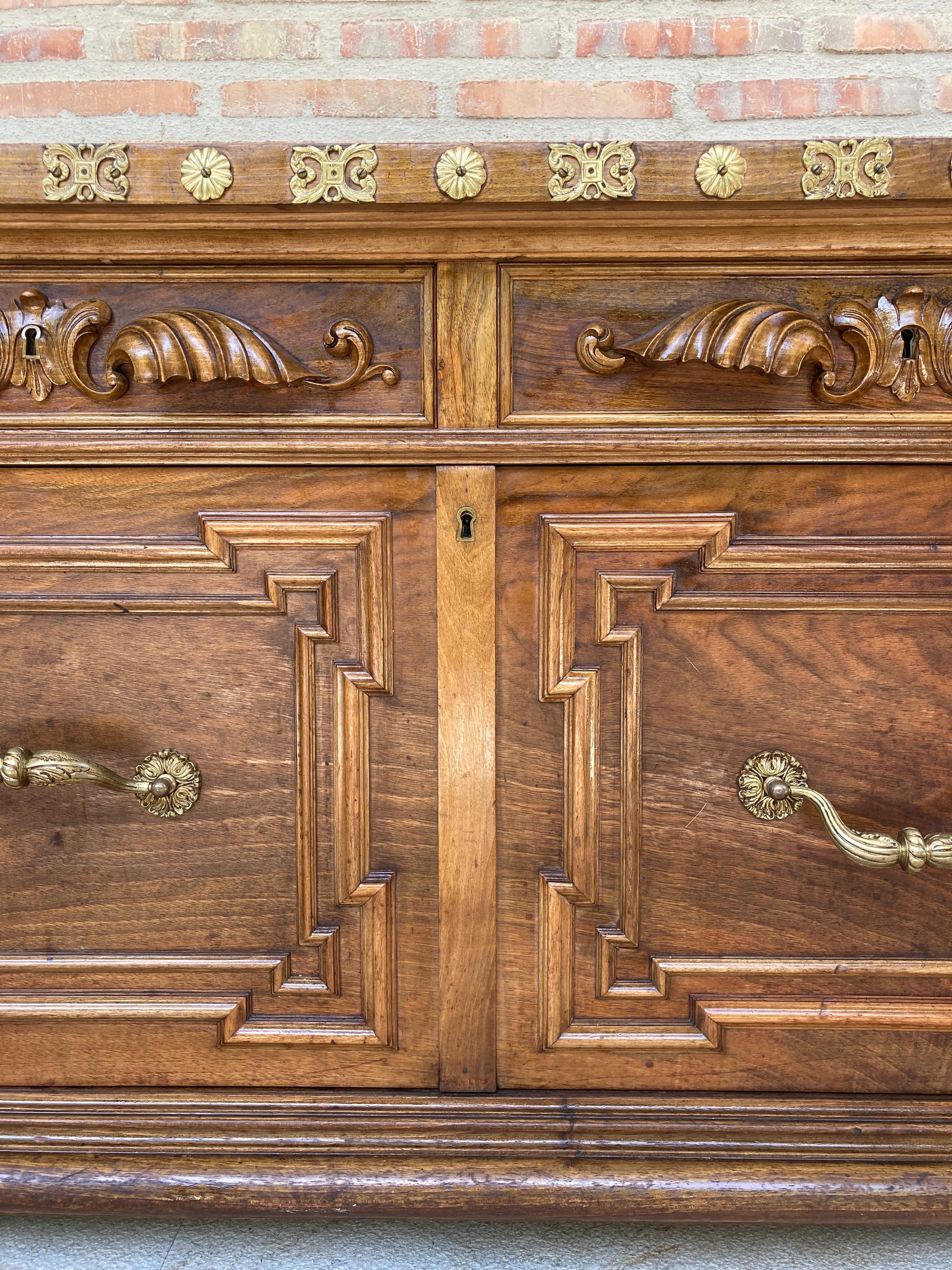 Geschnitztes Holz Sideboard aus der Mitte des Jahrhunderts mit 2 Schubladen und Tür im Angebot 4