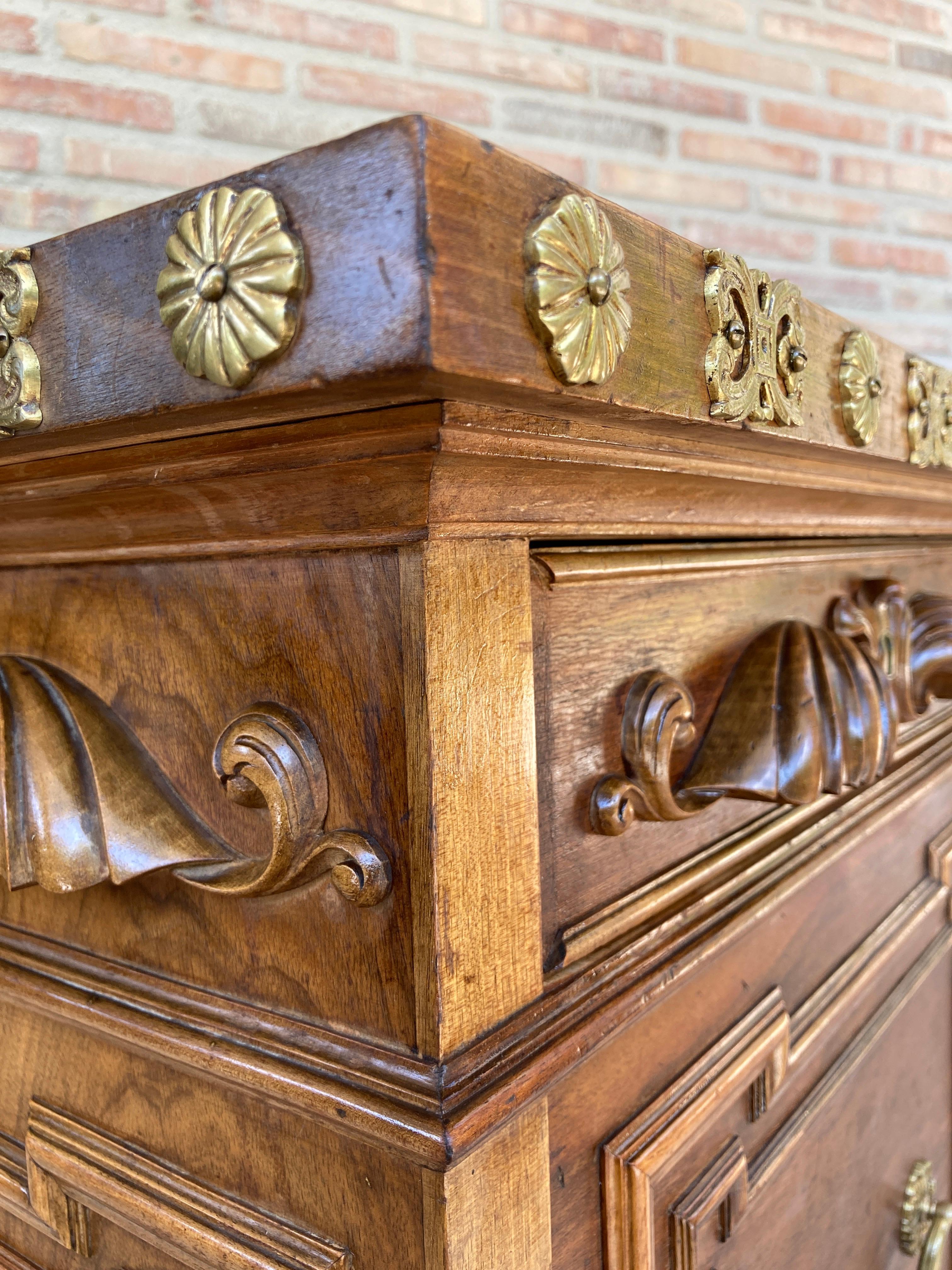 Mid-Century Carved Wooden Sideboard with 2 Drawers and Door For Sale 5