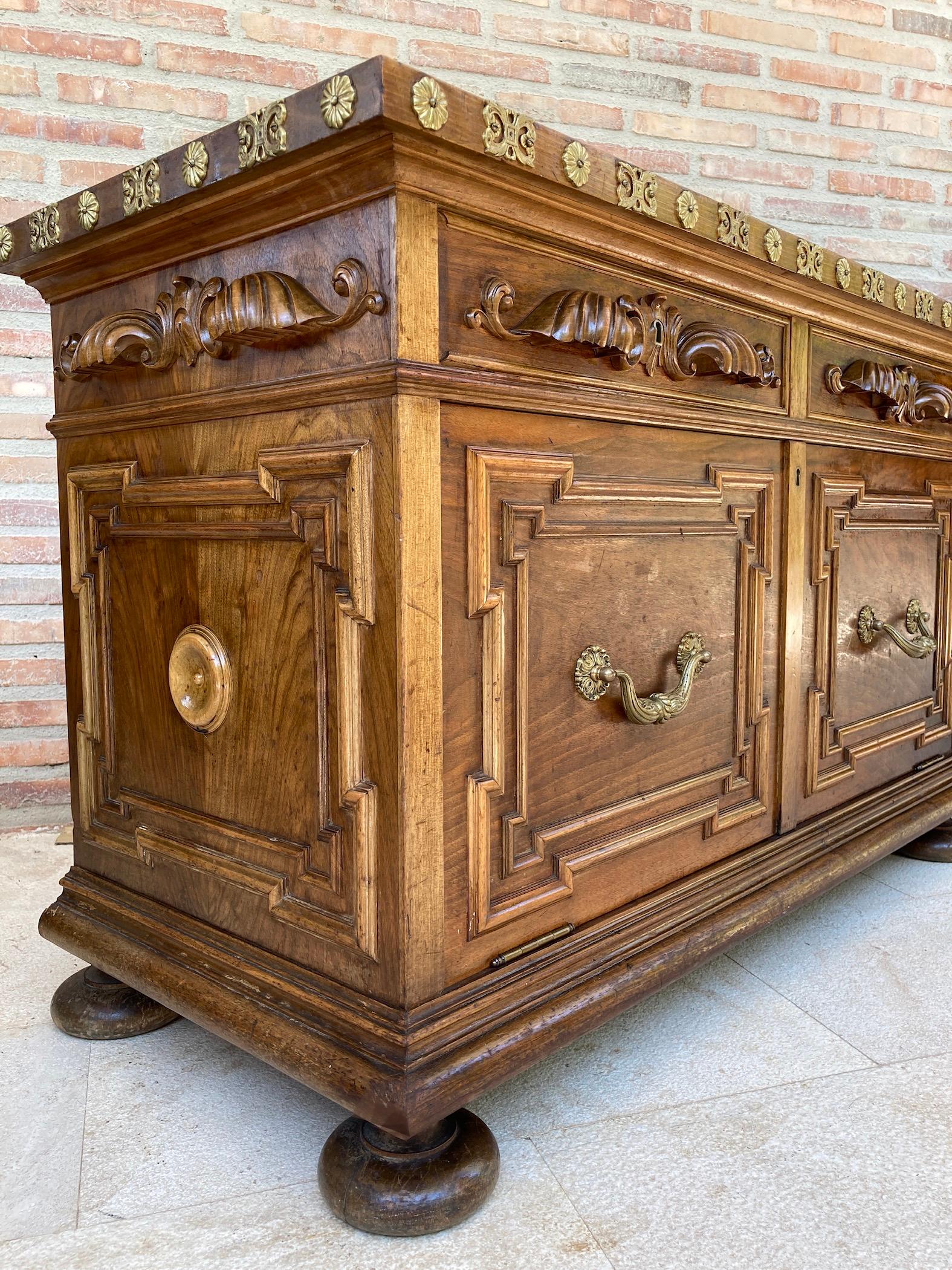Mid-Century Carved Wooden Sideboard with 2 Drawers and Door In Good Condition For Sale In Miami, FL
