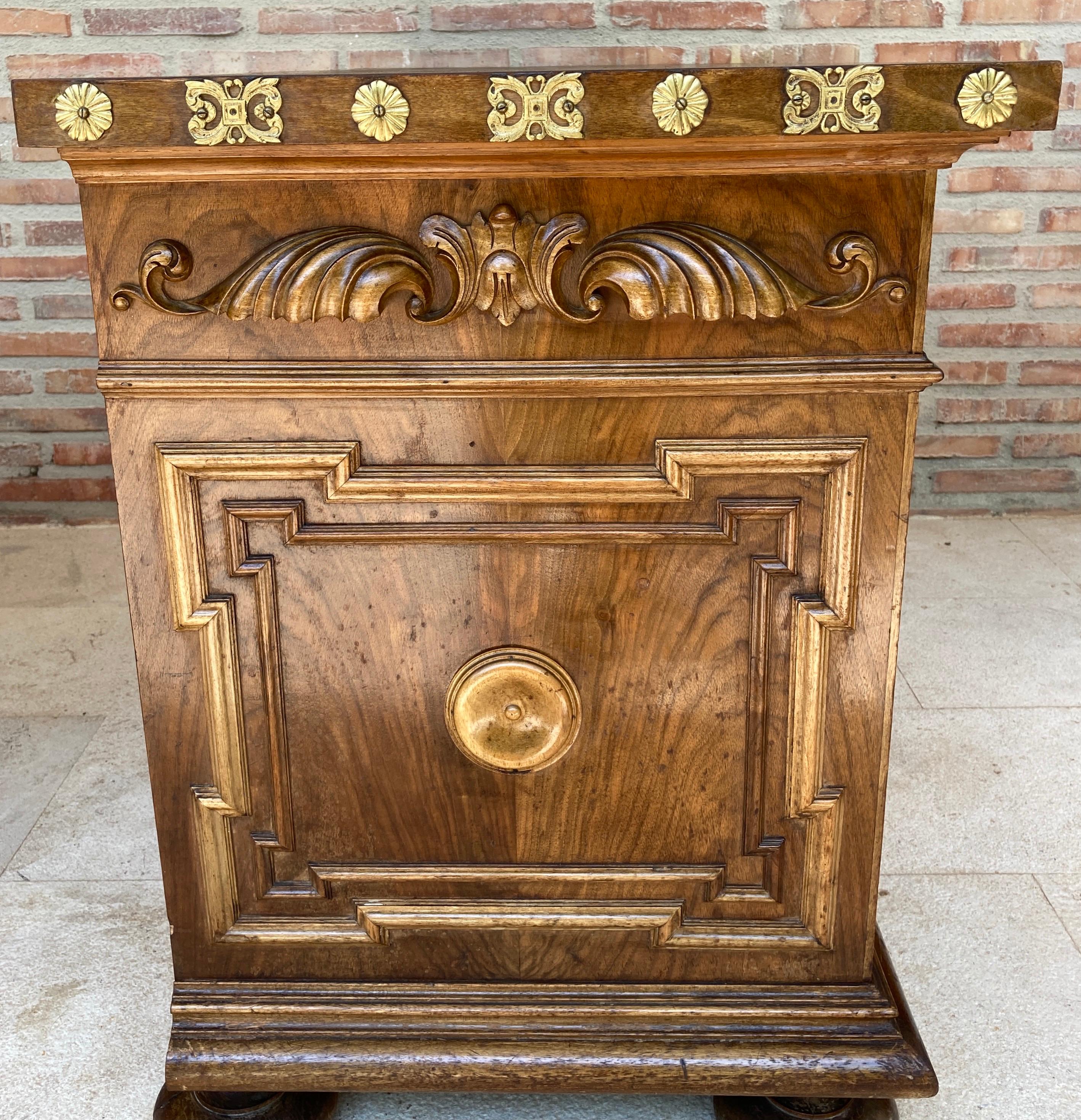 Mid-Century Carved Wooden Sideboard with 2 Drawers and Door For Sale 1