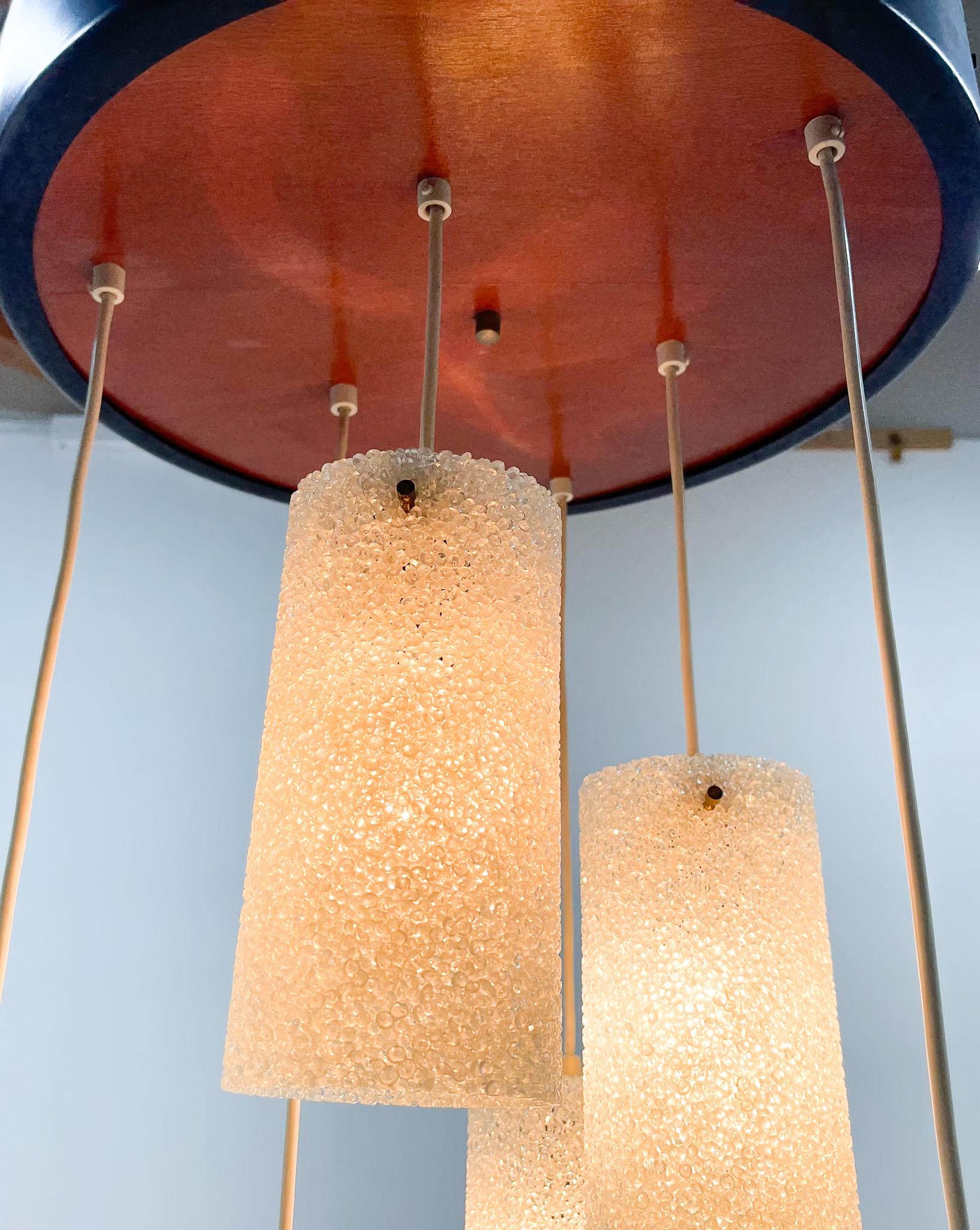 20ième siècle Lampe à suspension Cascade en bois et plastique écrasé, années 1970 en vente