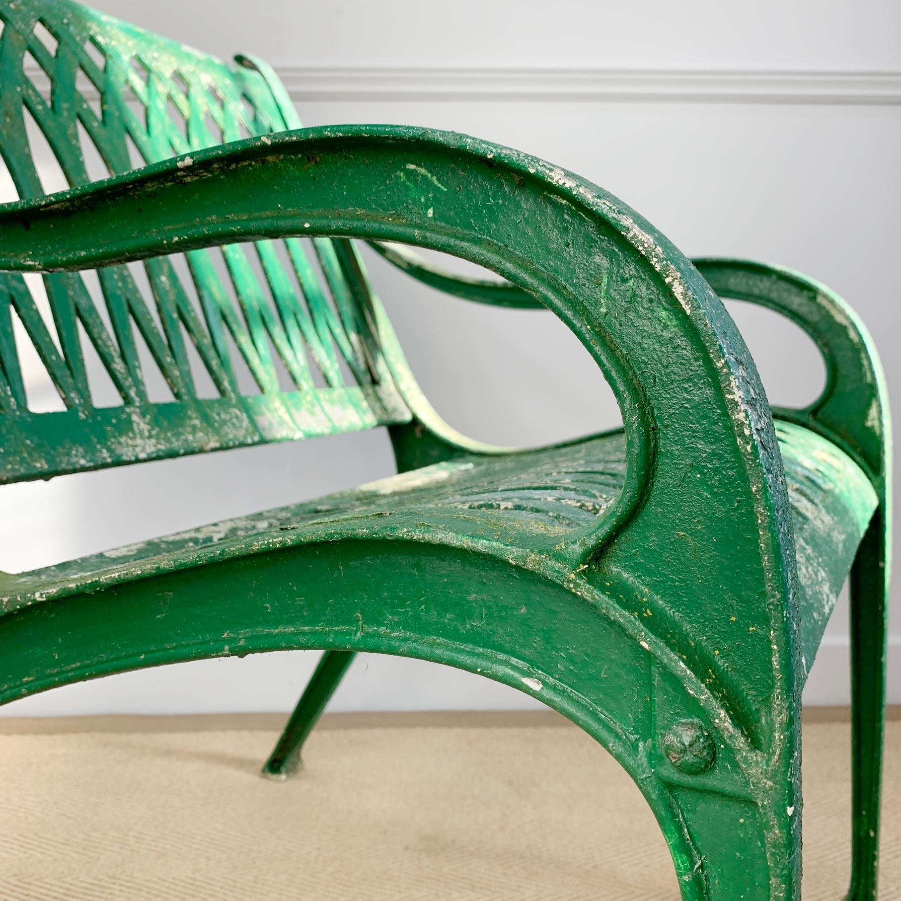 Chaise de jardin en fonte d'aluminium du milieu du siècle Bon état - En vente à Hastings, GB
