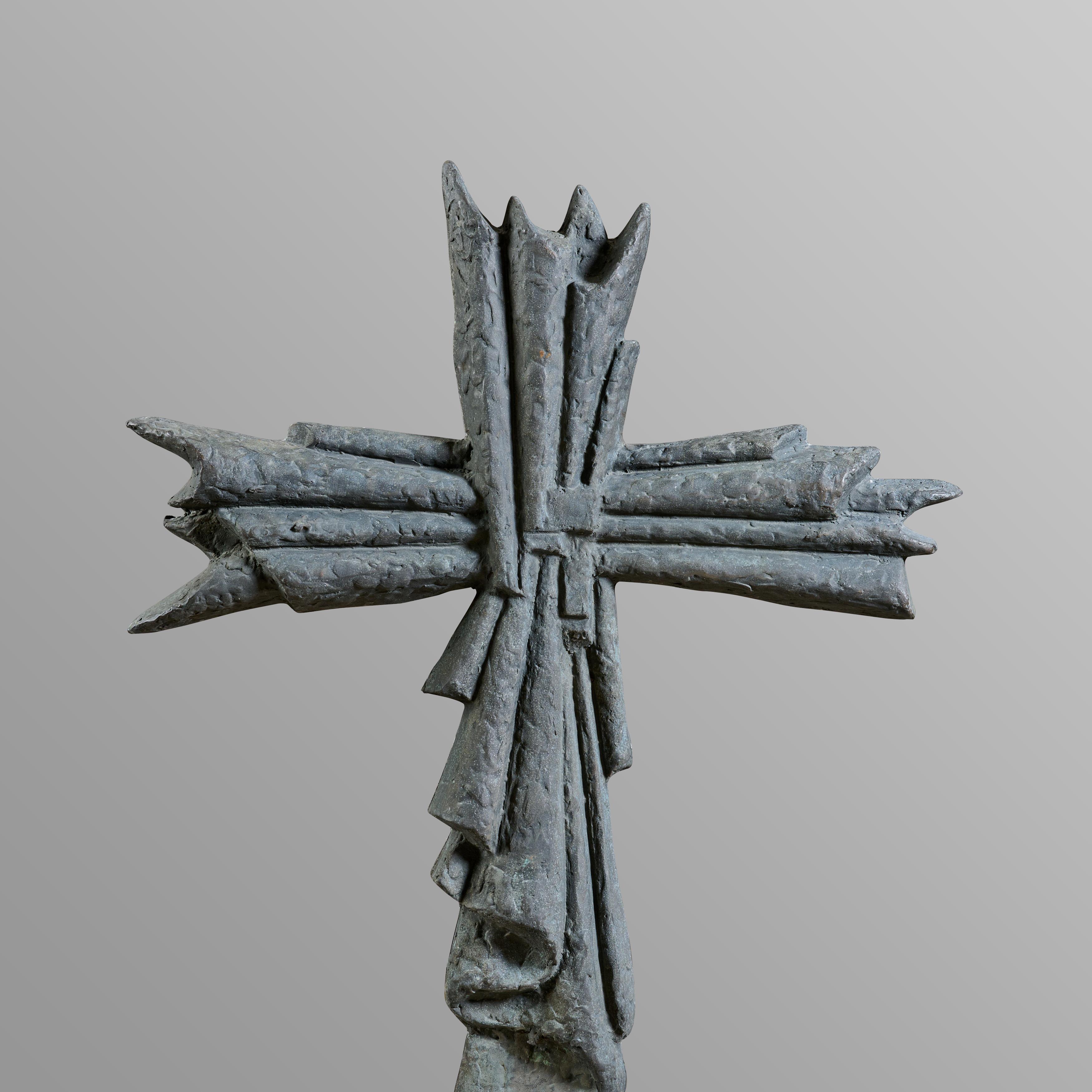 Mitte des Jahrhunderts Bronzeguss Kruzifix (Französisch) im Angebot