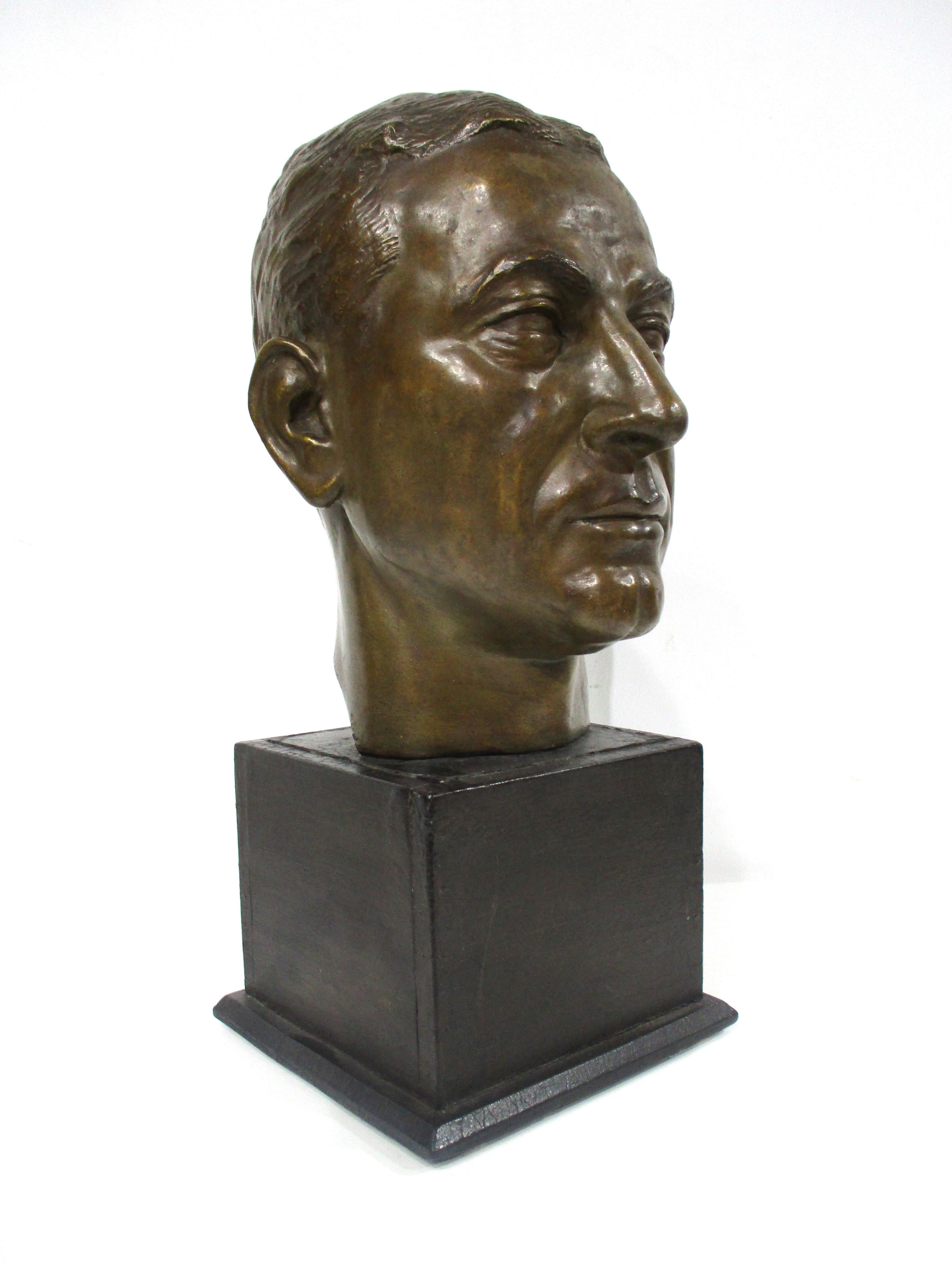 Buste d'homme en bronze coulé du milieu du siècle  en vente 5