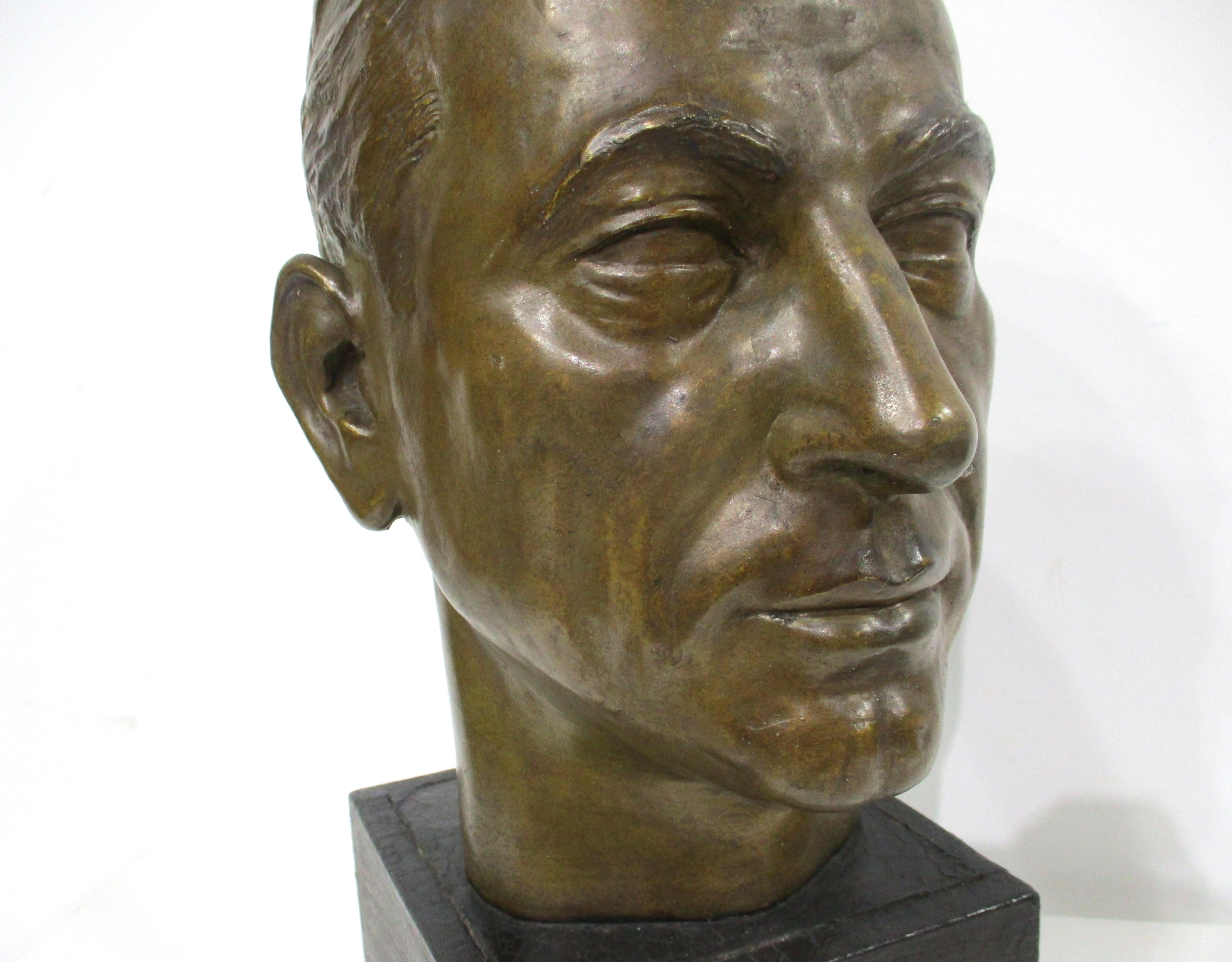 Buste d'homme en bronze coulé du milieu du siècle  en vente 1