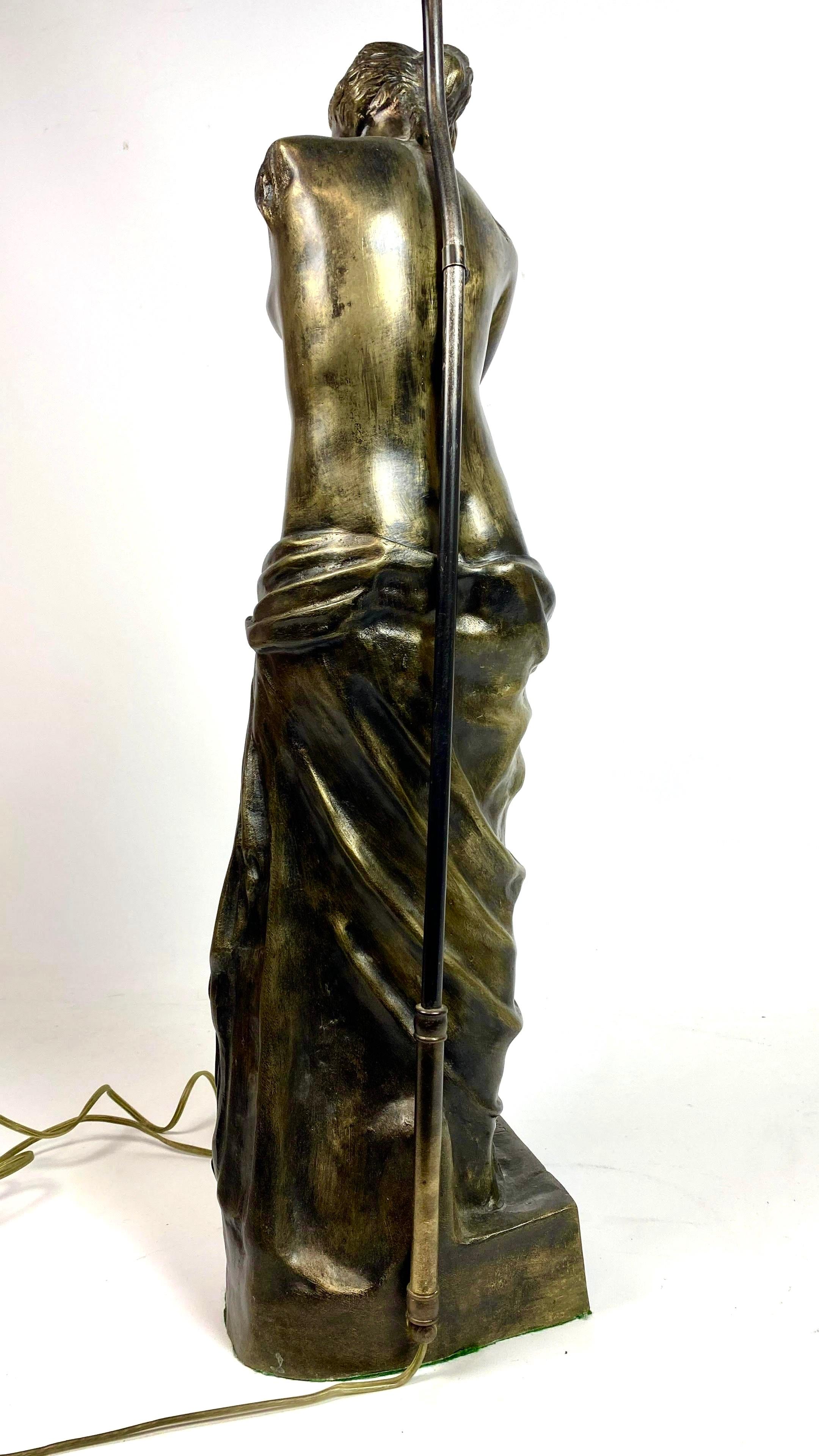 Midcentury Cast Bronze Venus de Milo Table Lamp, Neoclassical, Monumental Light In Good Condition For Sale In Brooklyn, NY