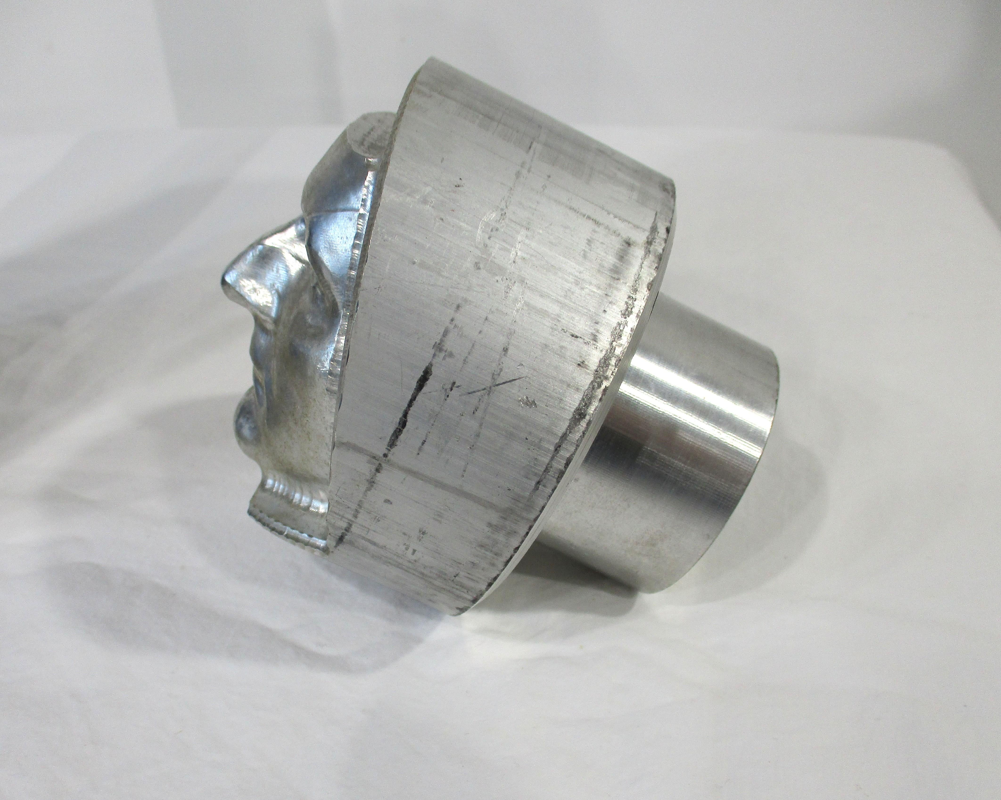 Scultura di testa/fronte in fusione di metà secolo firmata 