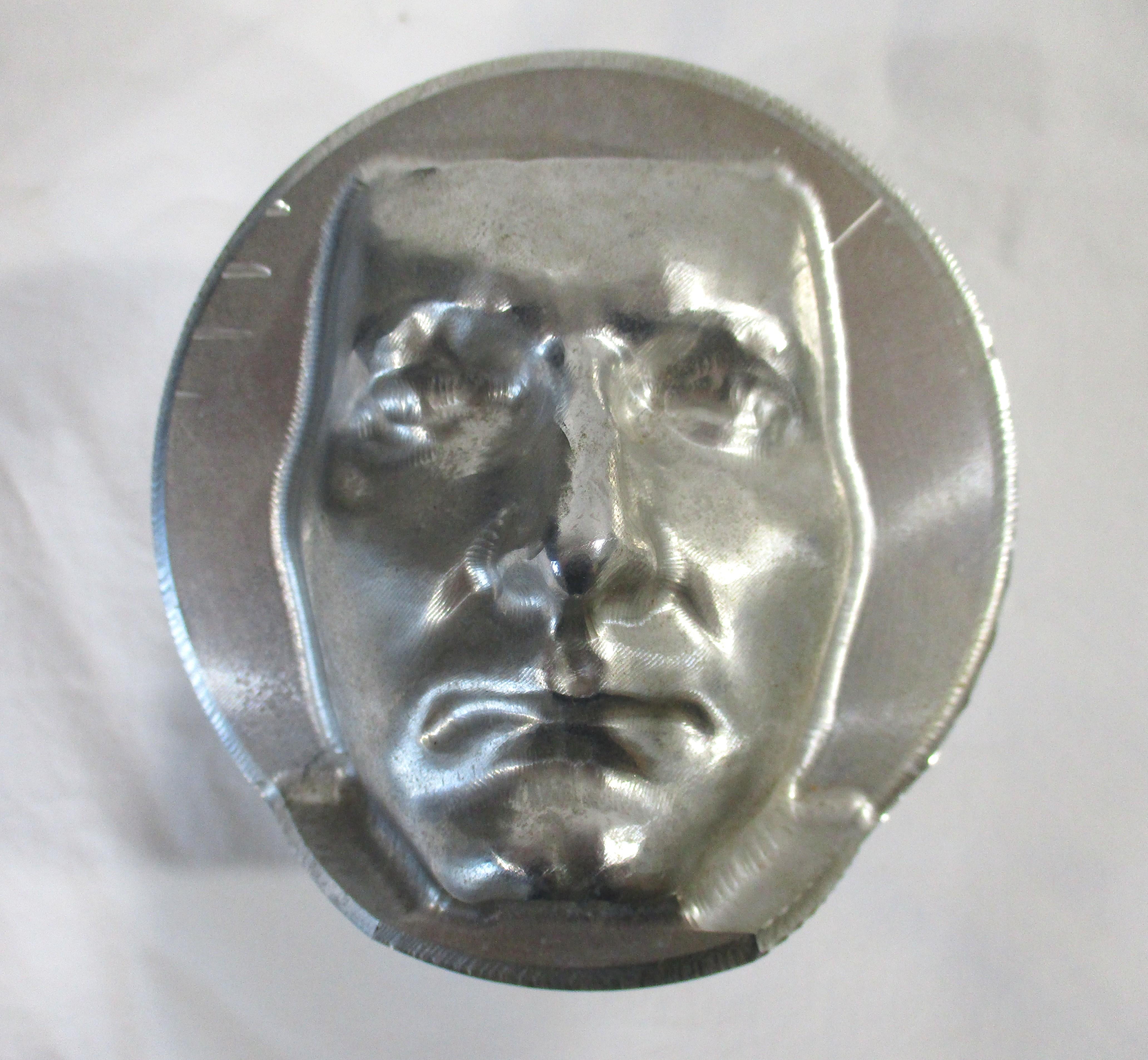 Scultura di testa/fronte in fusione di metà secolo firmata 