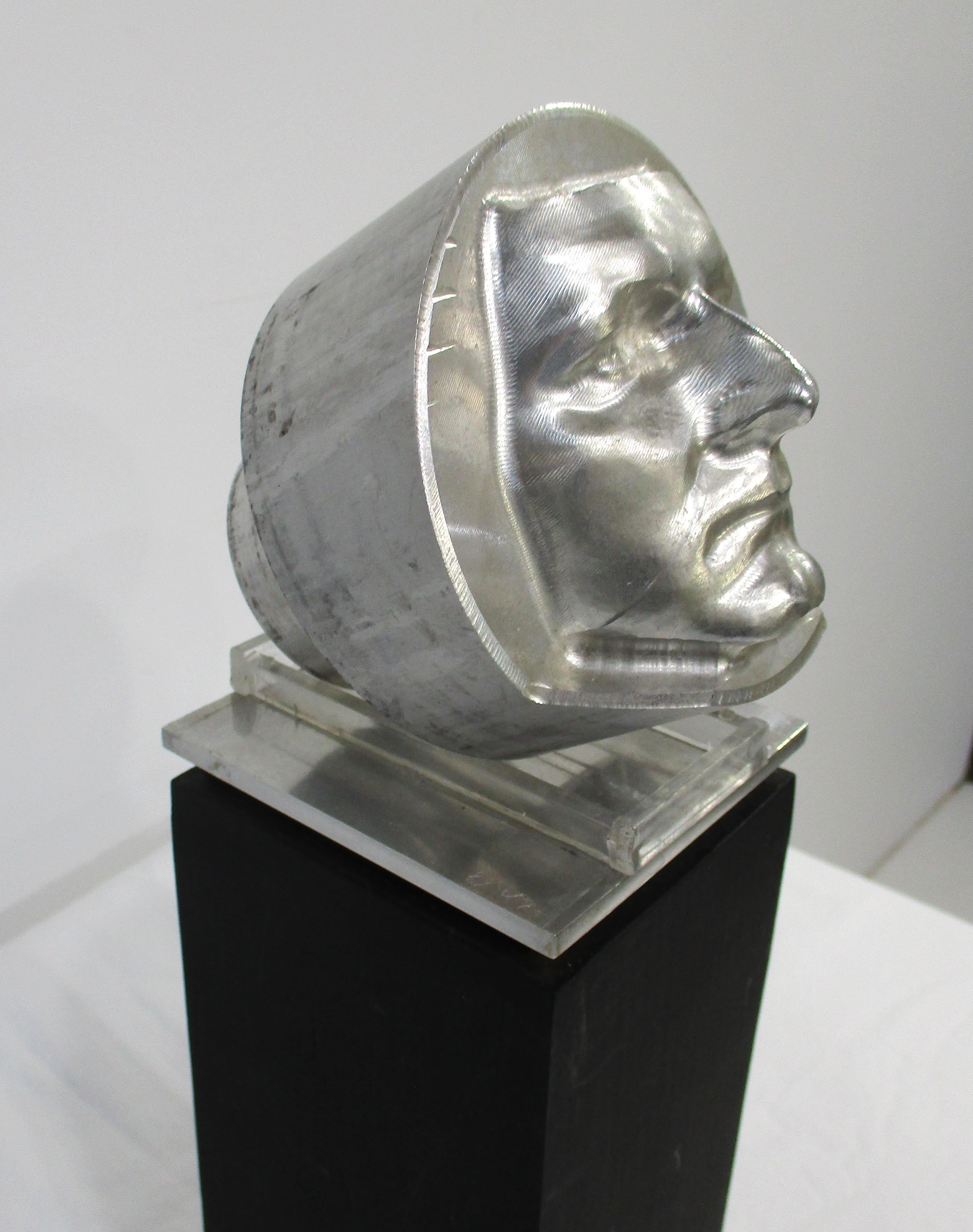 Scultura di testa/fronte in fusione di metà secolo firmata 