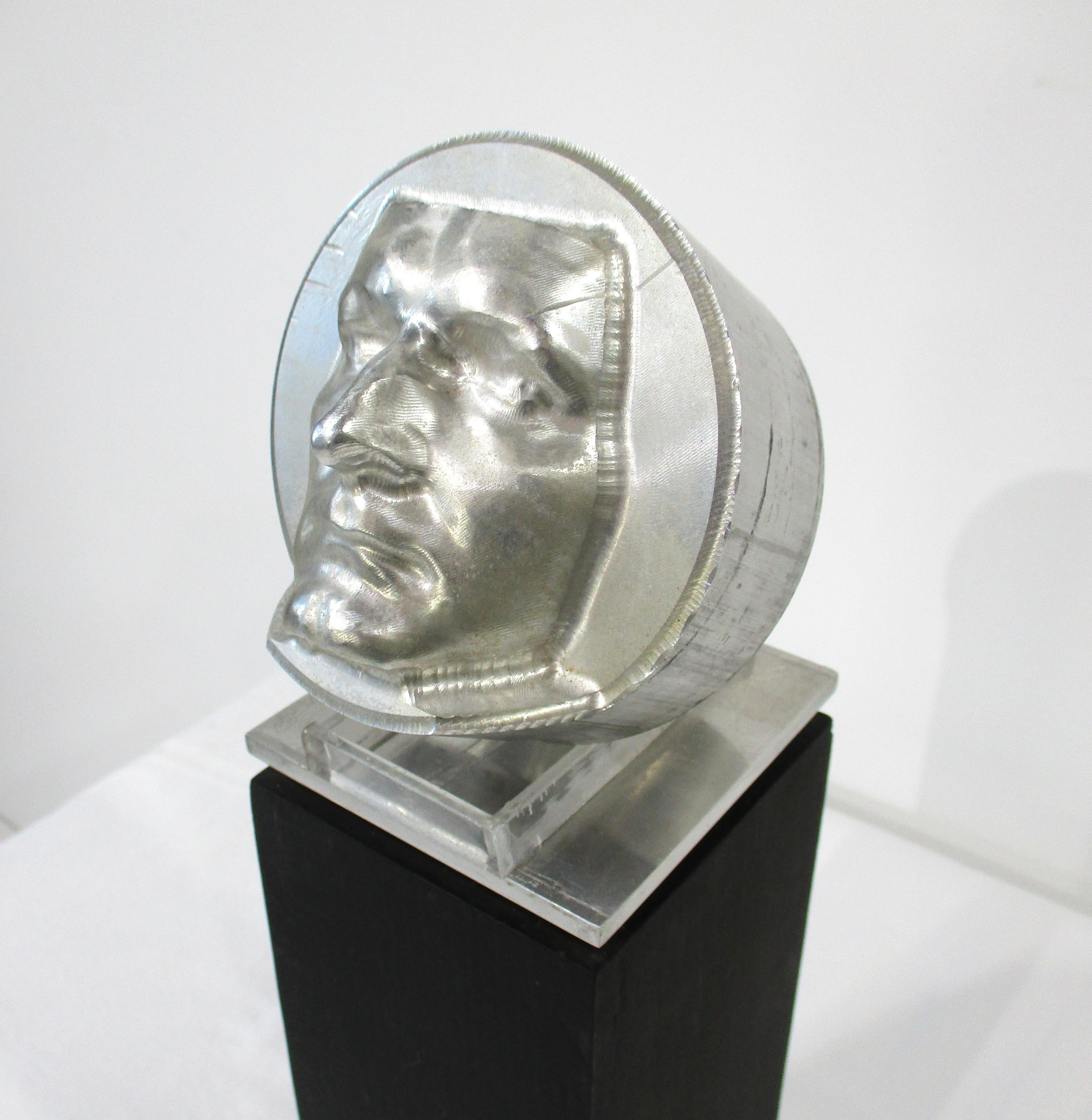 Alluminio Scultura di testa/fronte in fusione di metà secolo firmata 